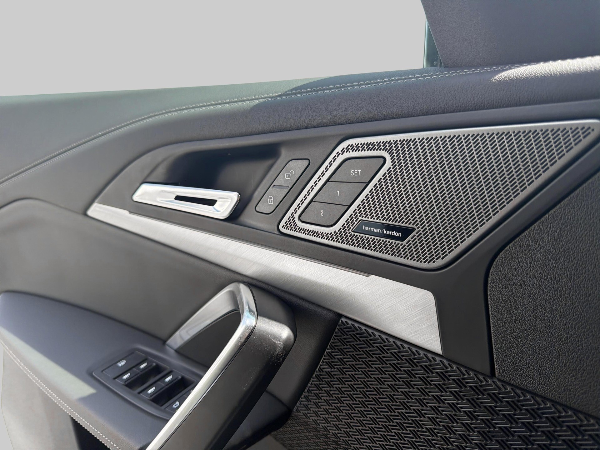 BMW iX1 eDrive 20 M Sport-image-19