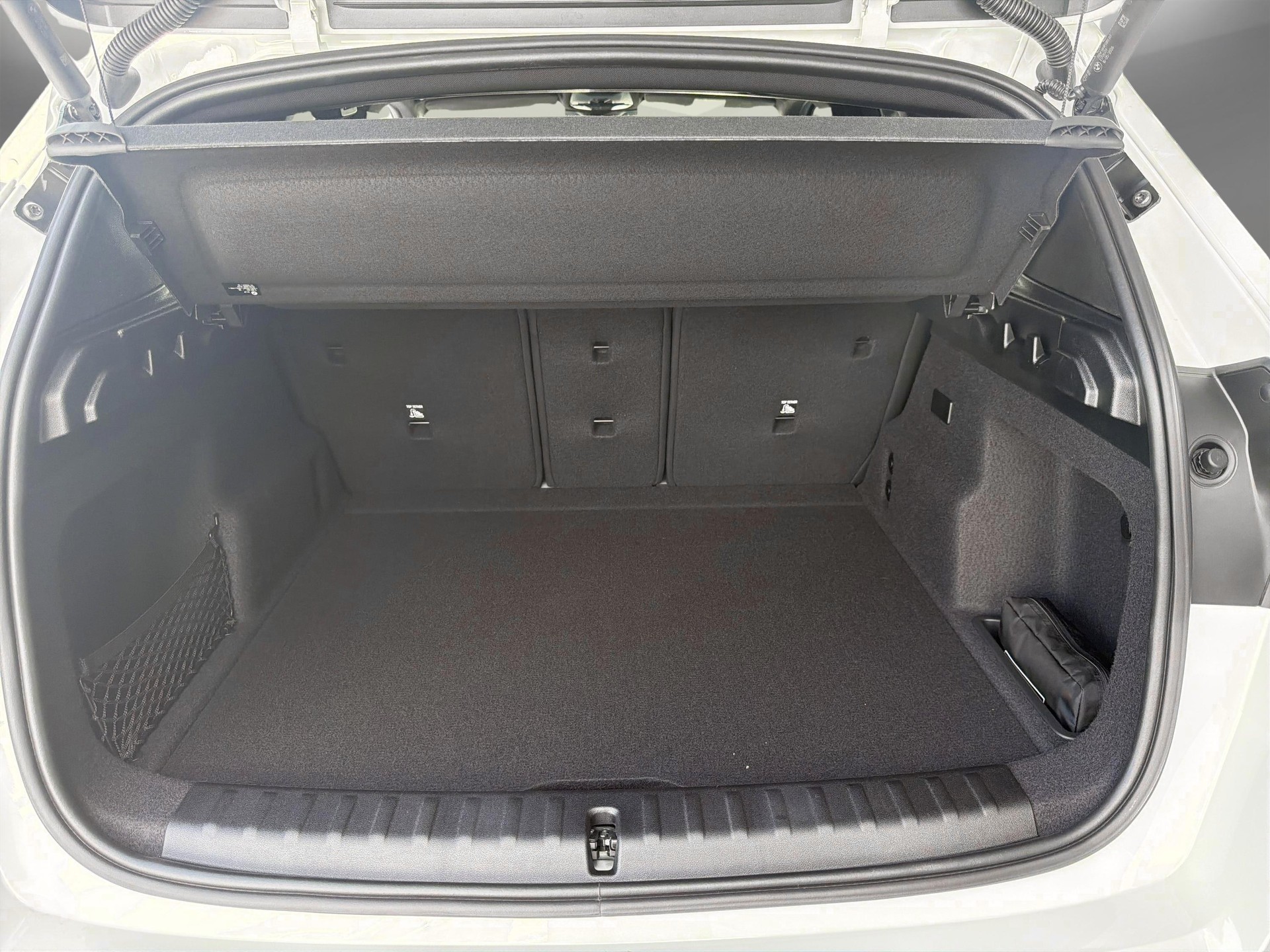 BMW iX1 eDrive 20 M Sport-image-17