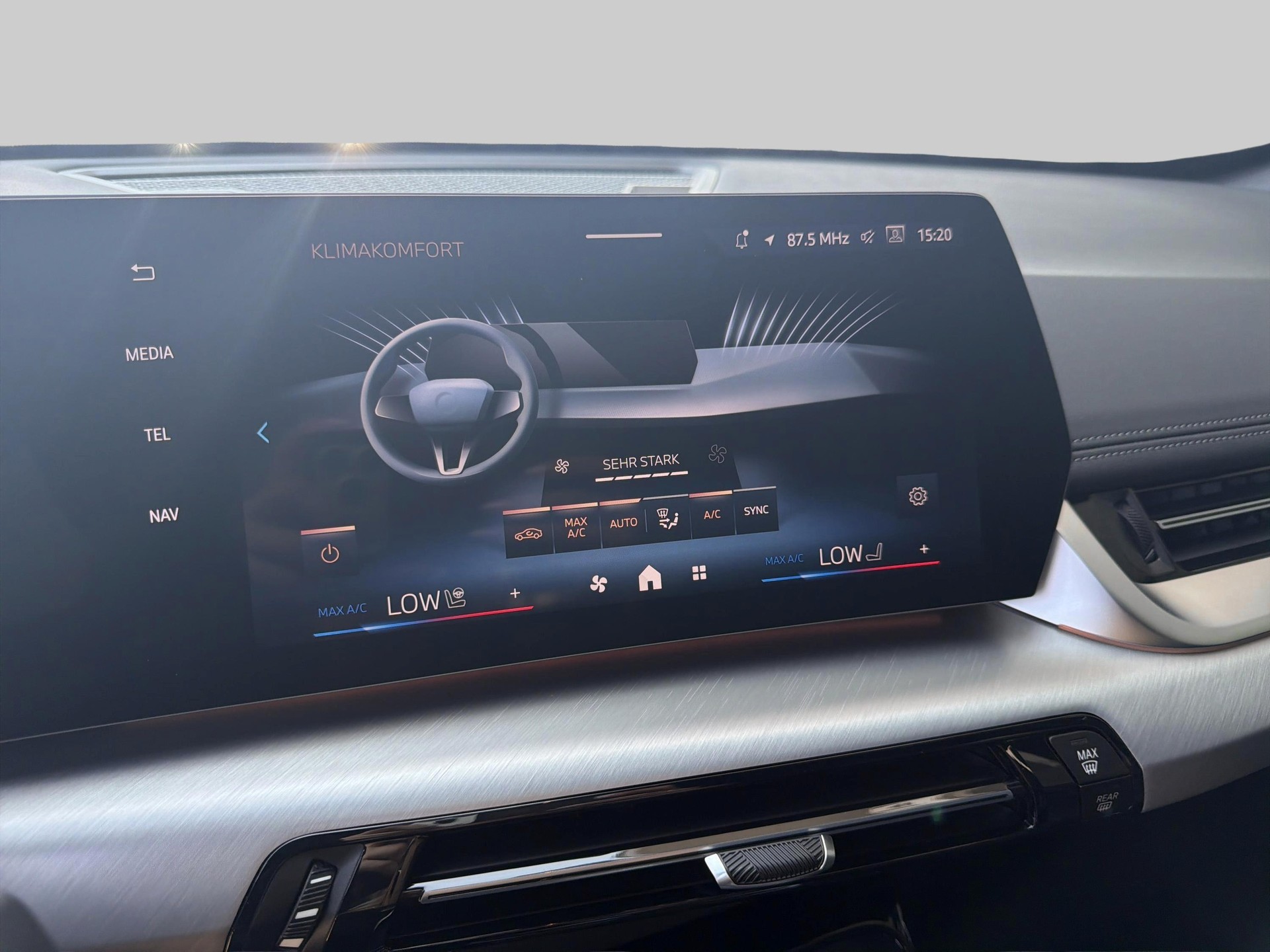BMW iX1 eDrive 20 M Sport-image-15