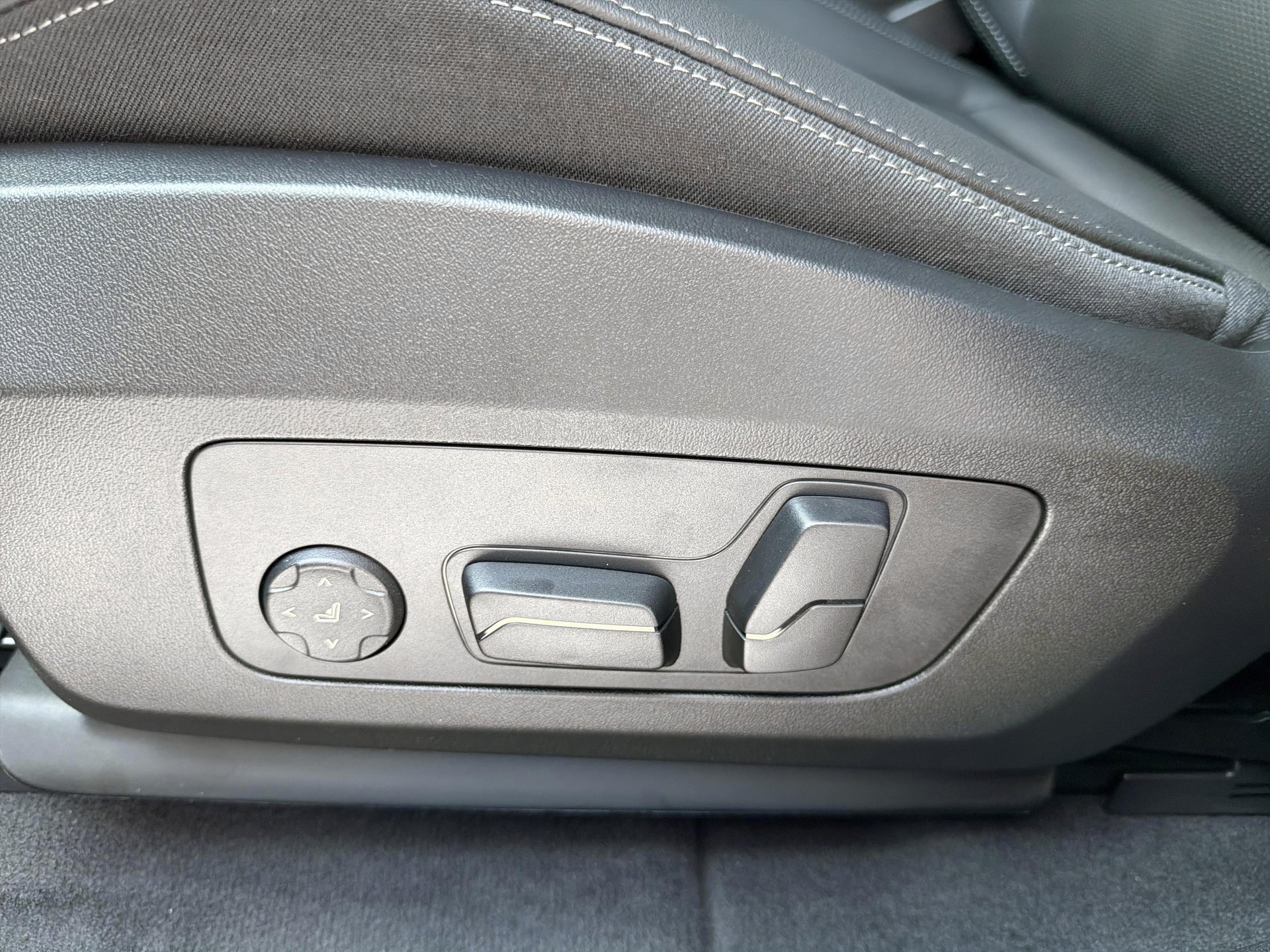BMW iX1 eDrive 20 M Sport-image-18