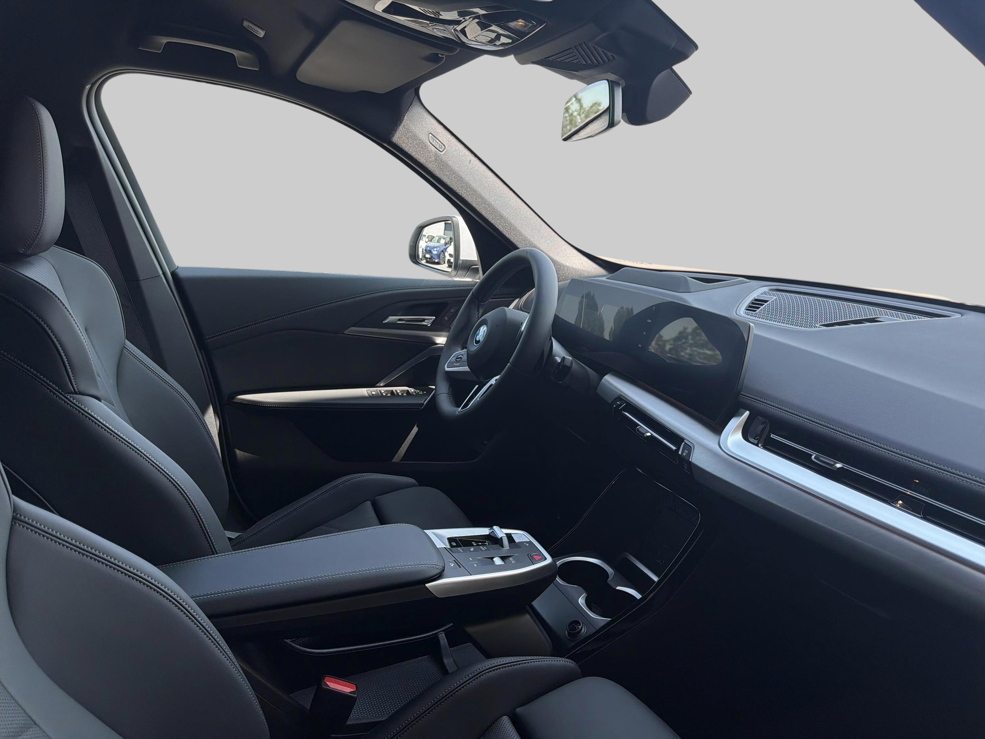 BMW iX1 eDrive 20 M Sport-image-9