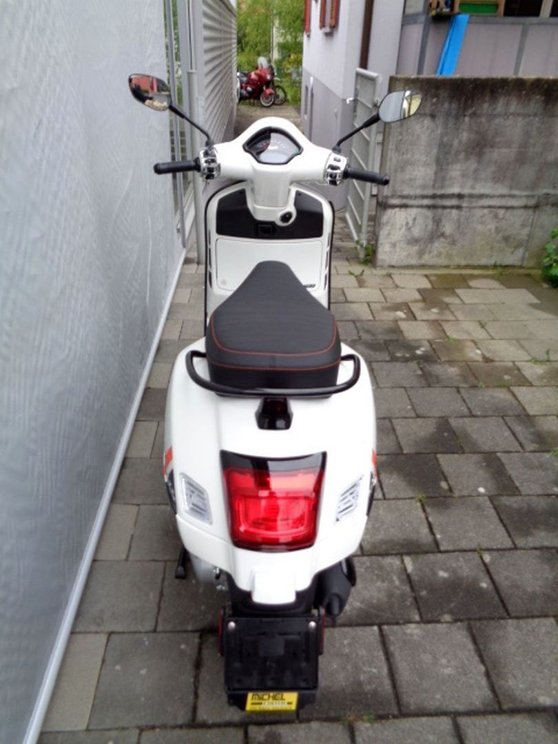 PIAGGIO VESPA GTS 125 RST SUPER SPORT-image-4