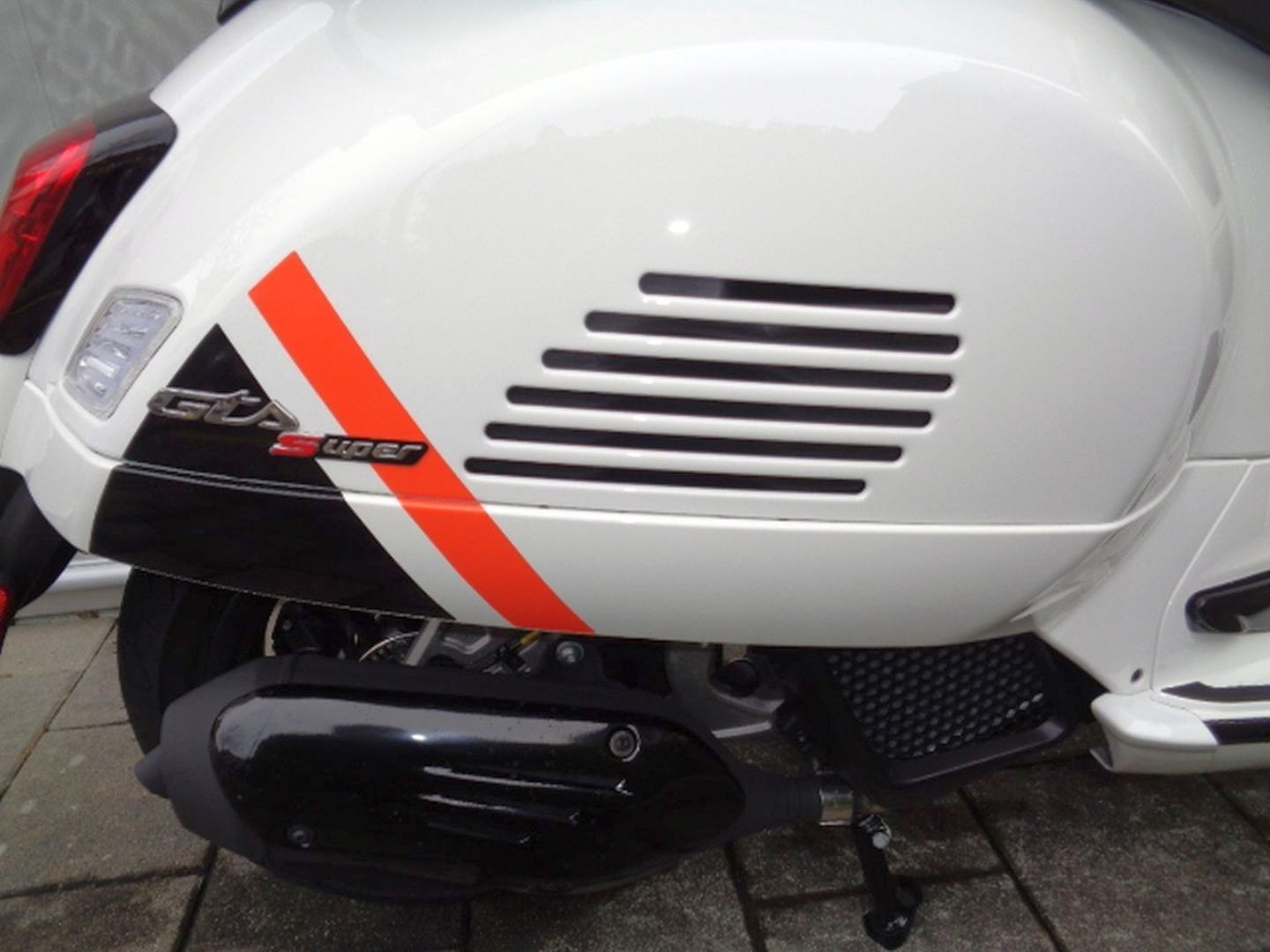 PIAGGIO VESPA GTS 125 RST SUPER SPORT-image-7