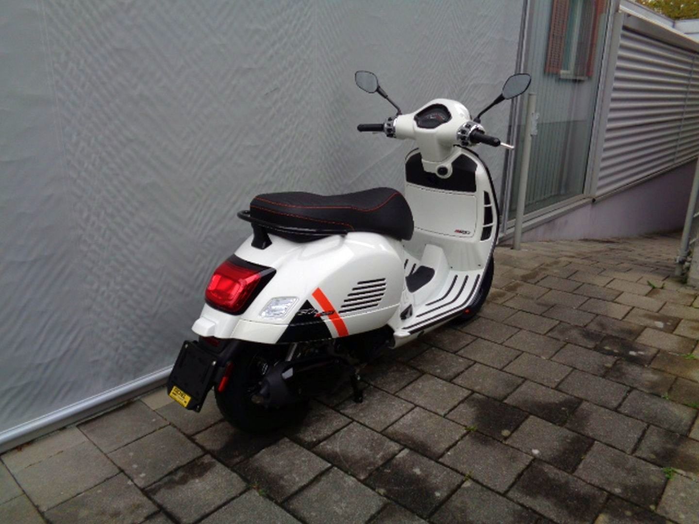 PIAGGIO VESPA GTS 125 RST SUPER SPORT-image-5