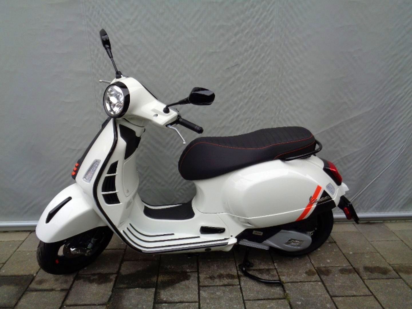 PIAGGIO VESPA GTS 125 RST SUPER SPORT