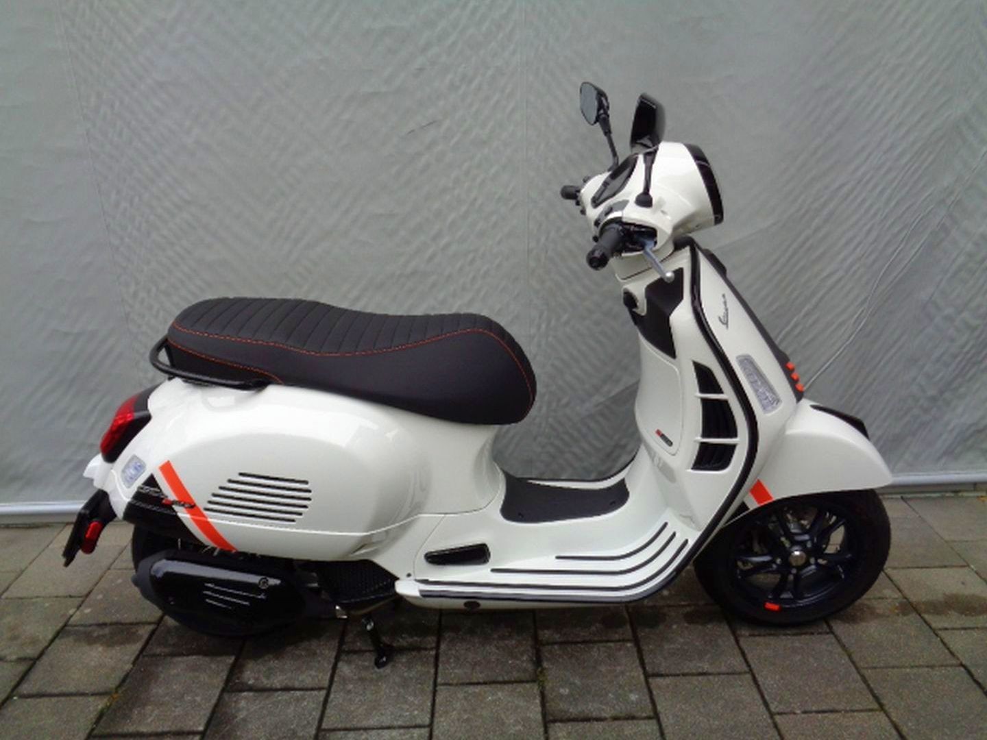PIAGGIO VESPA GTS 125 RST SUPER SPORT-showroom-element-3