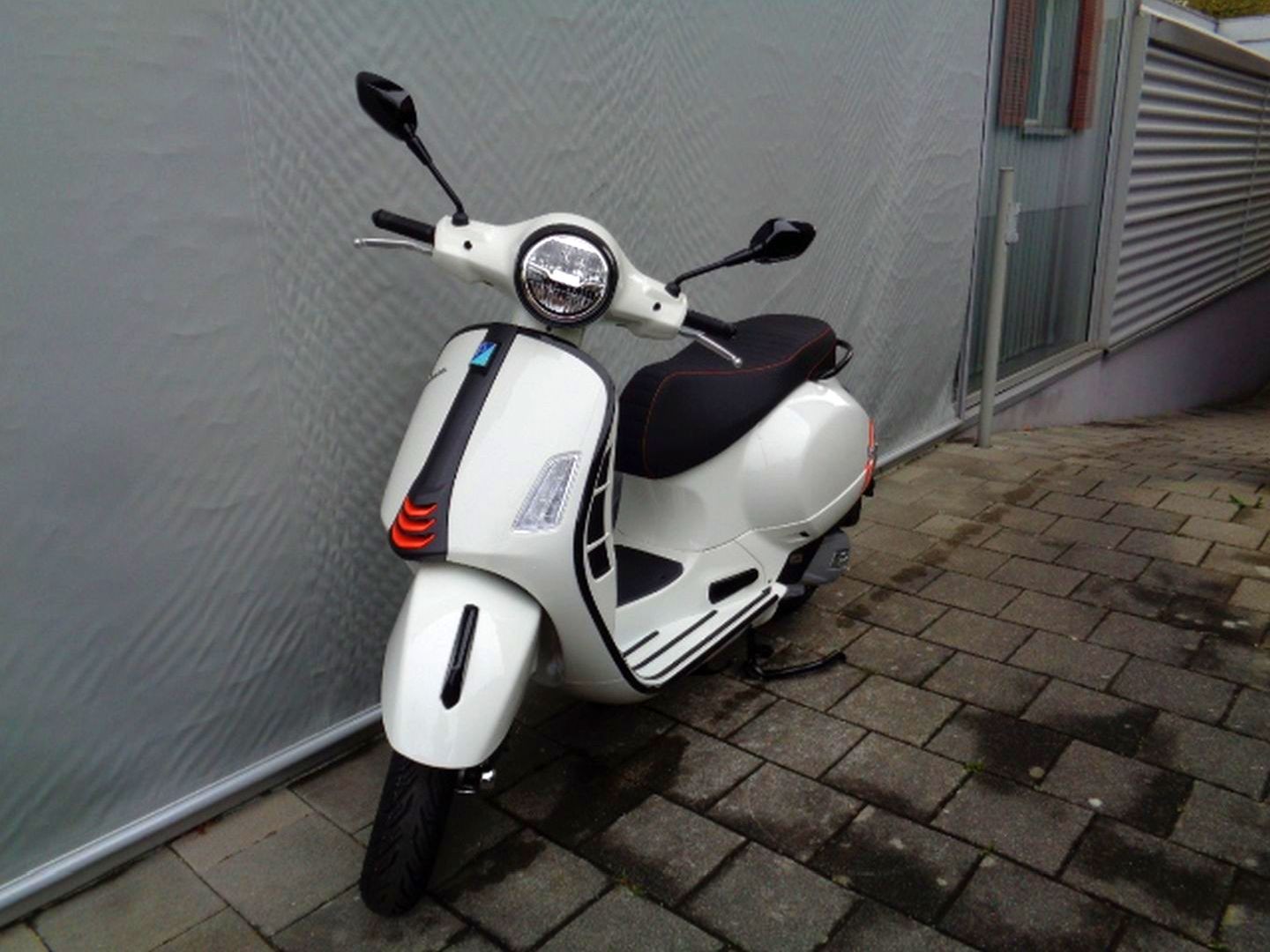 PIAGGIO VESPA GTS 125 RST SUPER SPORT-showroom-element-1
