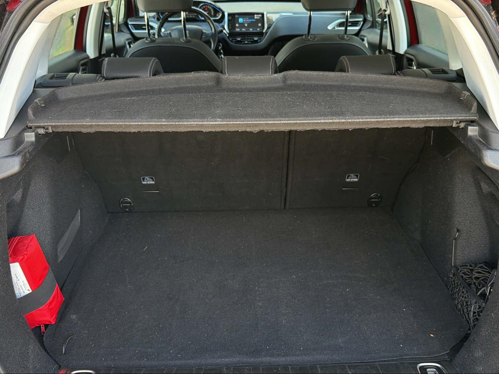 PEUGEOT 2008 1.2 PureTech 110 Allure S/S-image-7