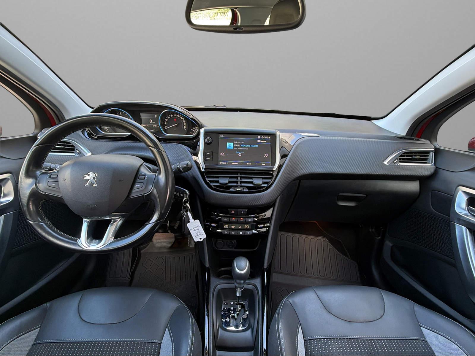 PEUGEOT 2008 1.2 PureTech 110 Allure S/S-image-5