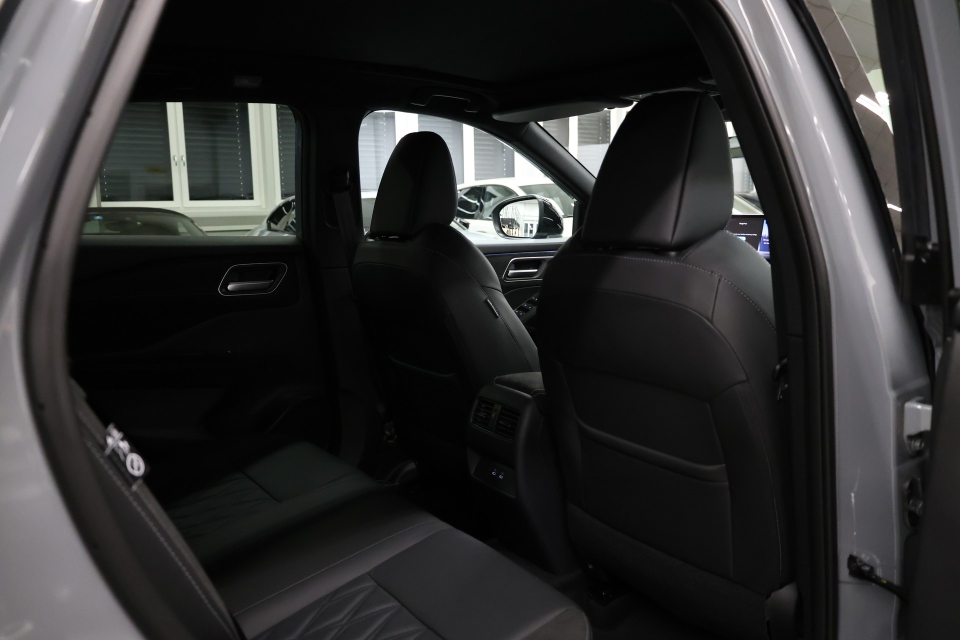NISSAN Qashqai 1.3 DIG-T Tekna+ 4x4-image-24
