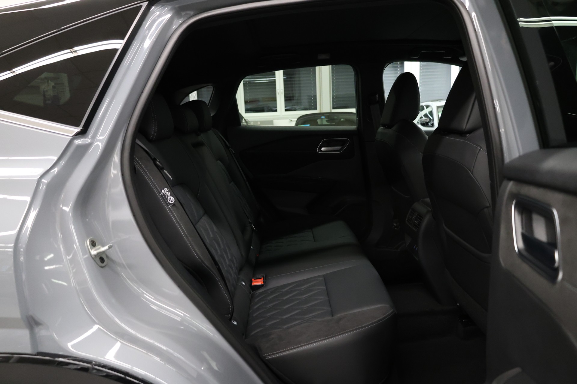 NISSAN Qashqai 1.3 DIG-T Tekna+ 4x4-image-25