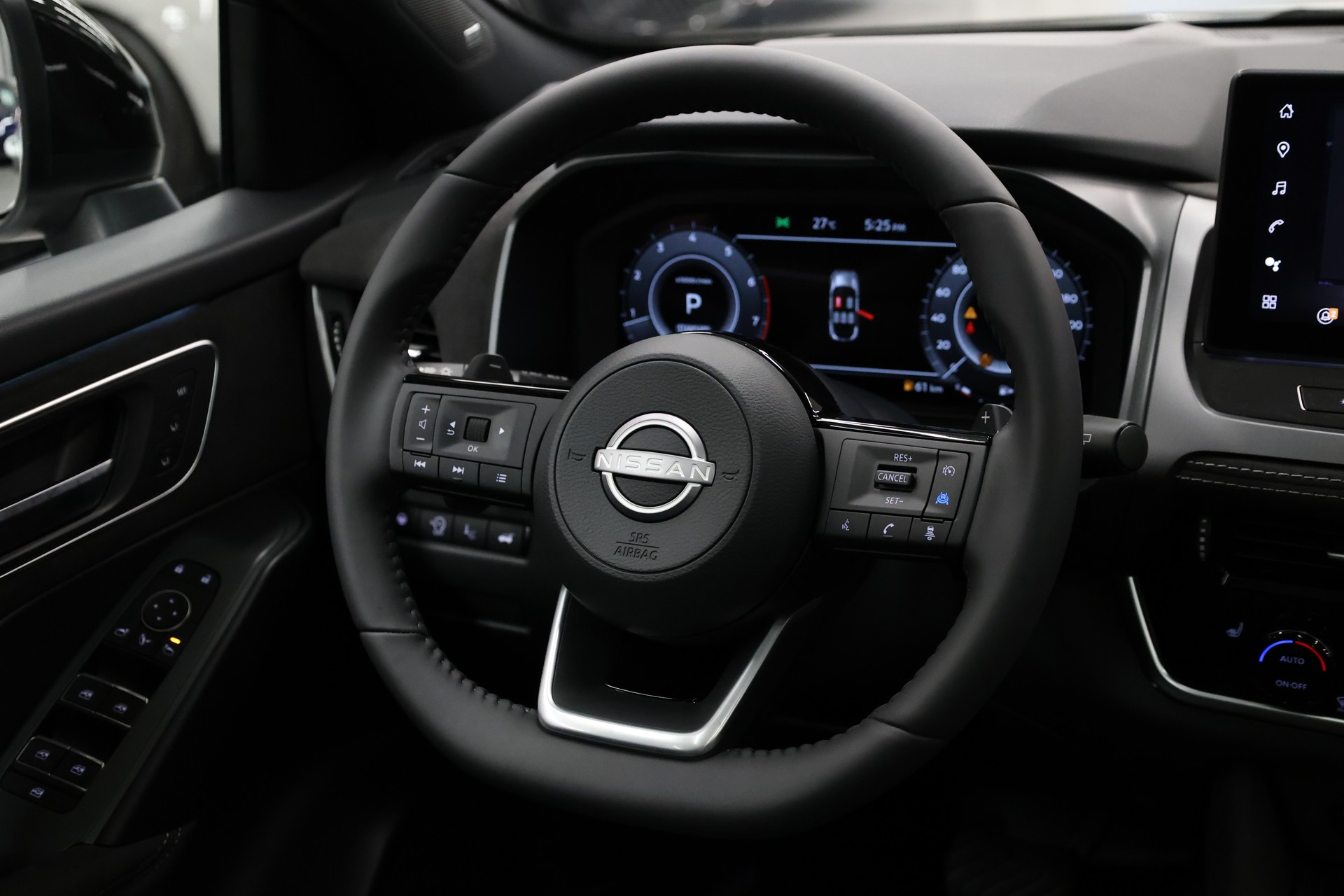 NISSAN Qashqai 1.3 DIG-T Tekna+ 4x4-image-17