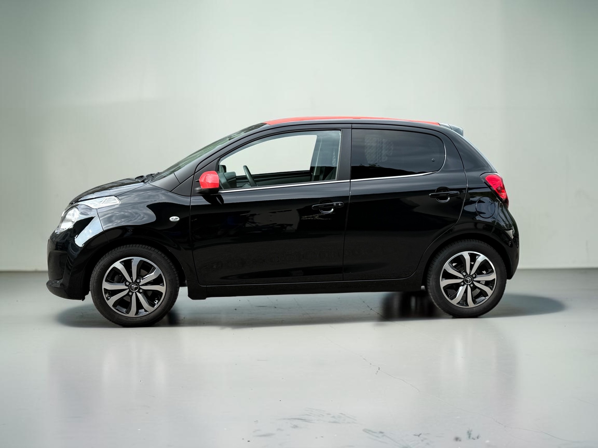 CITROEN C1 1.2 VTi Shine Airscape-showroom-element-1