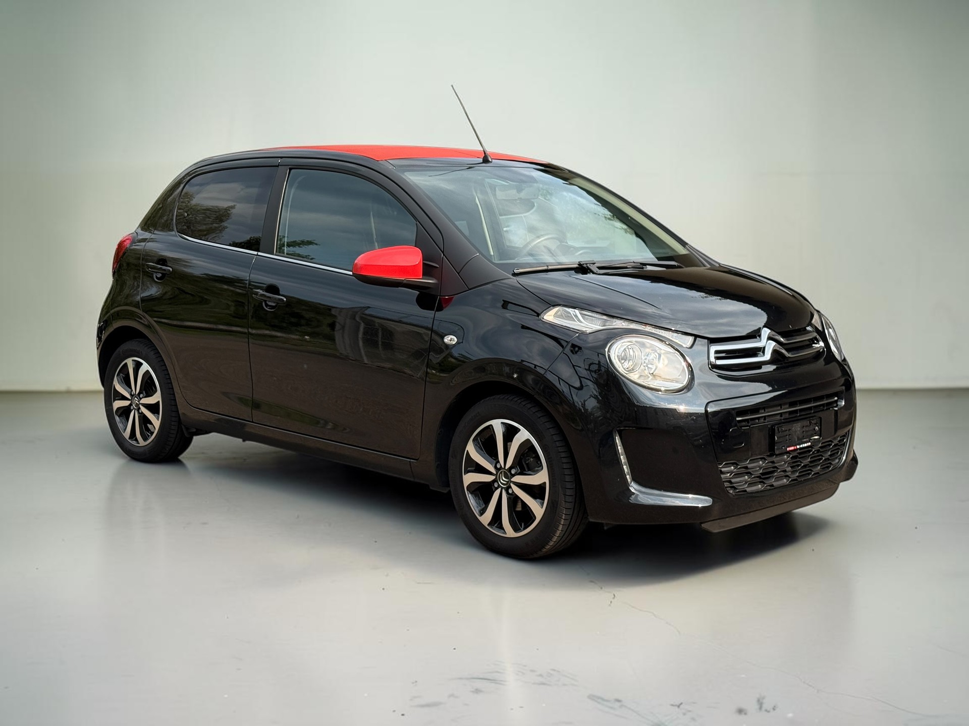 CITROEN C1 1.2 VTi Shine Airscape-image-6