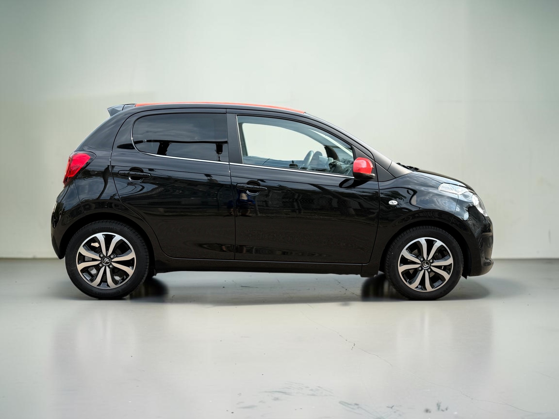 CITROEN C1 1.2 VTi Shine Airscape-image-5