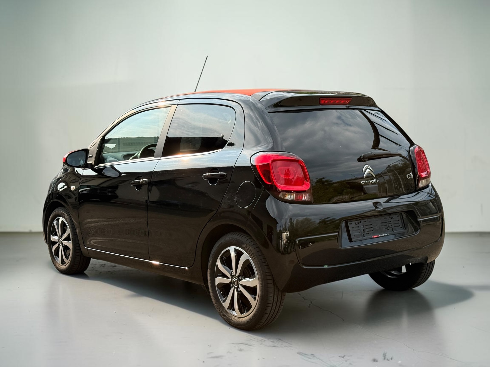 CITROEN C1 1.2 VTi Shine Airscape-showroom-element-2