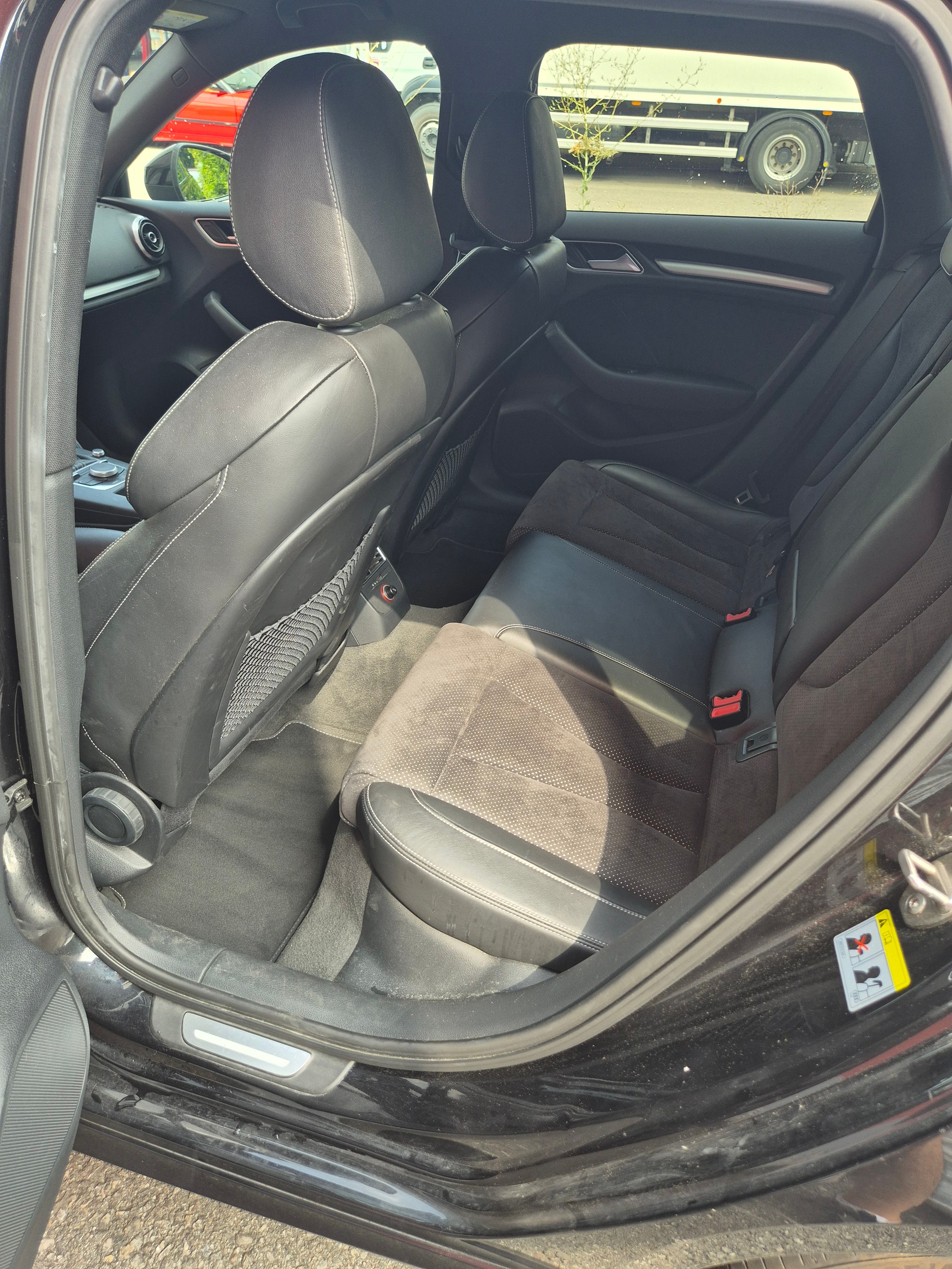 AUDI A3 Sportback 1.4 TFSI Ambition S-tronic-image-10