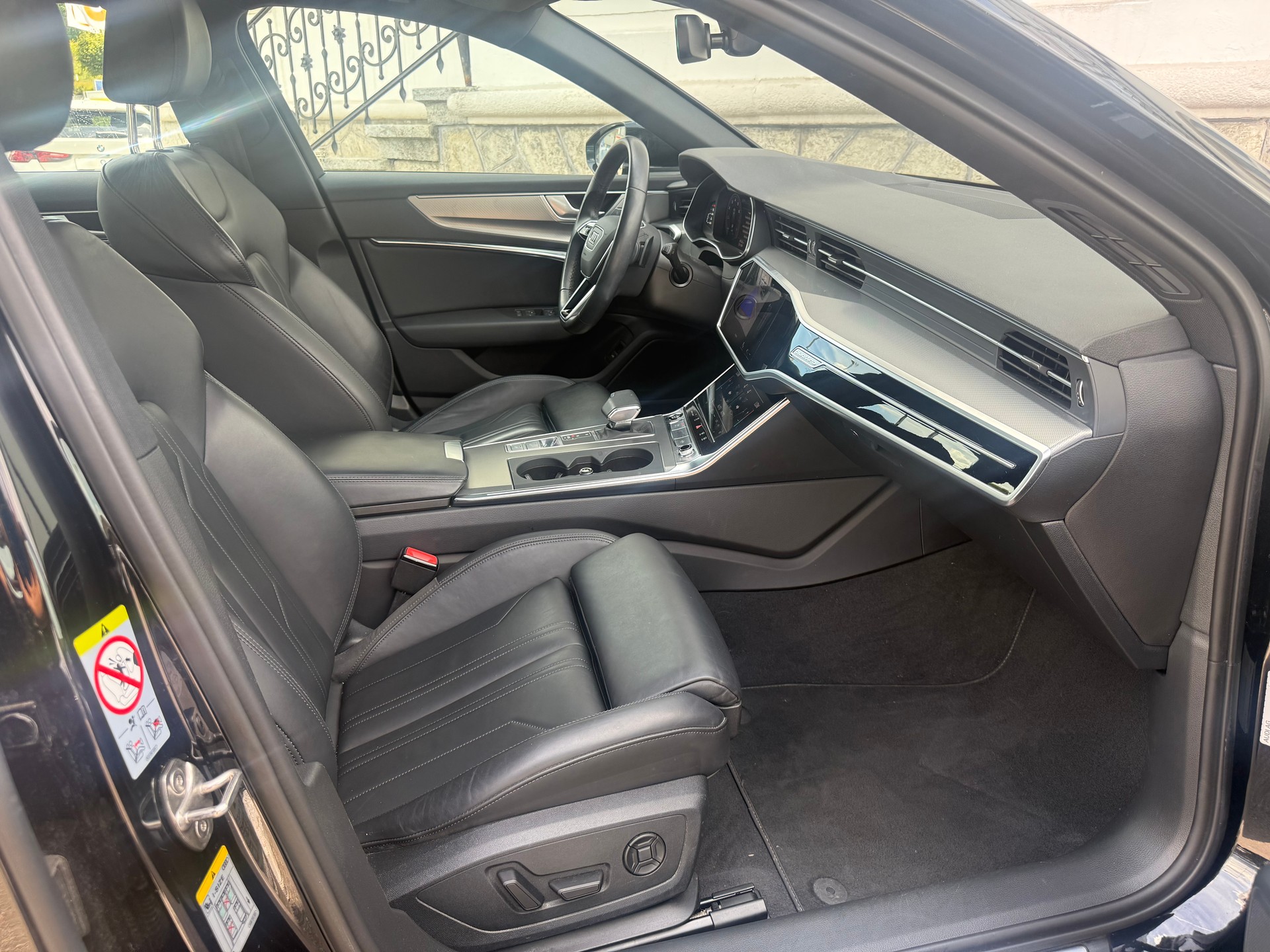AUDI A6 Avant 2.0 45 TFSI Sport quattro S-Tronic-image-11