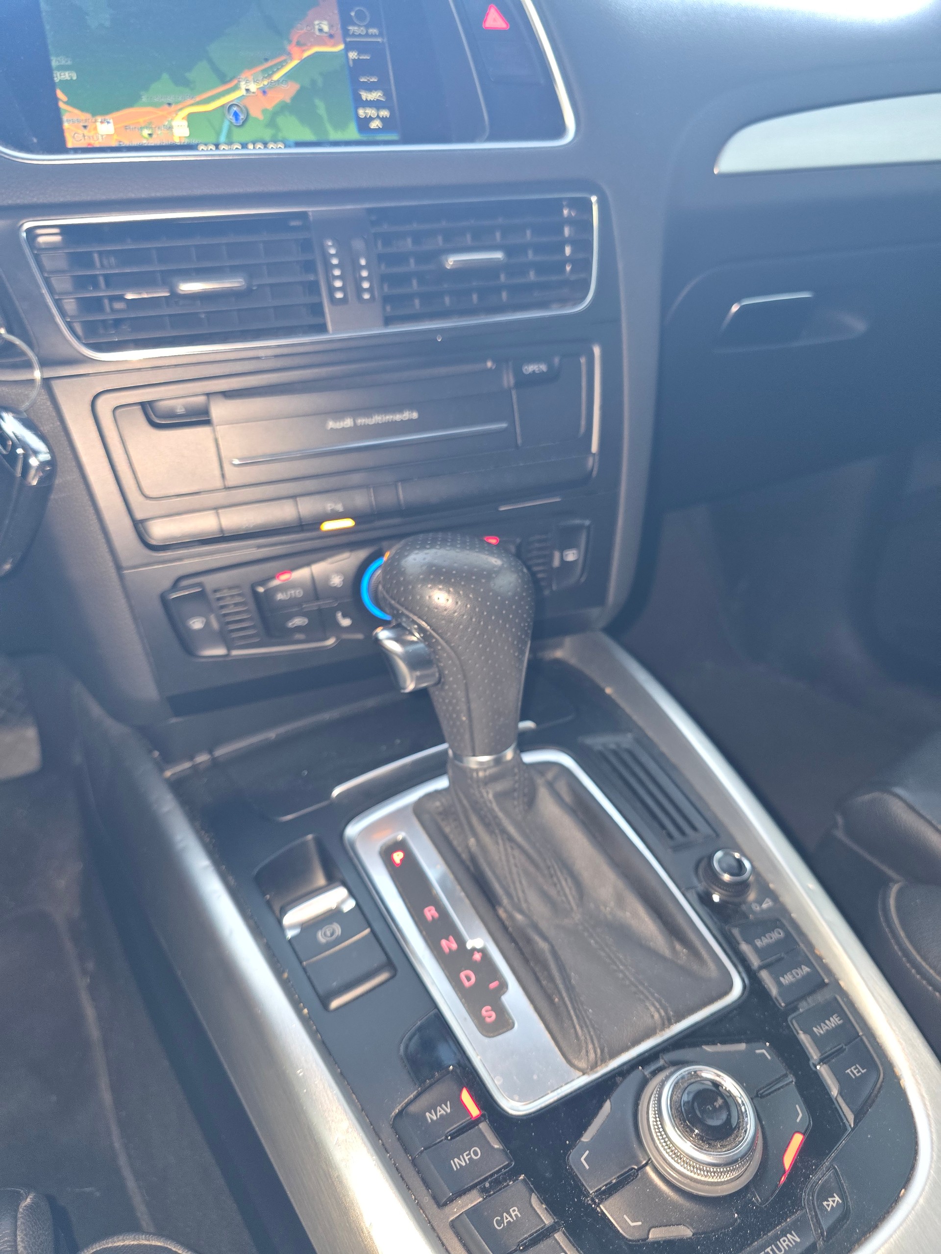 AUDI Q5 3.0 TDI quattro S-tronic-image-14