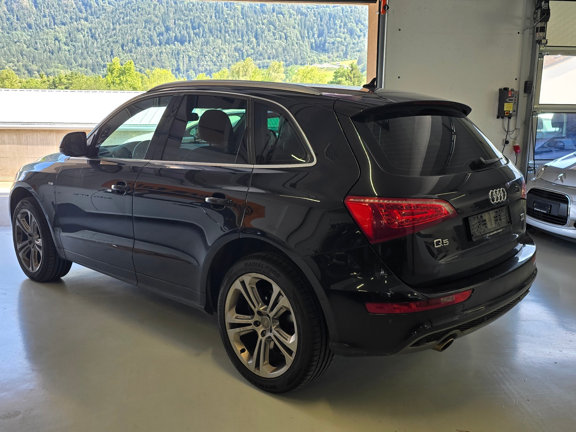 AUDI Q5 3.0 TDI quattro S-tronic-image-4