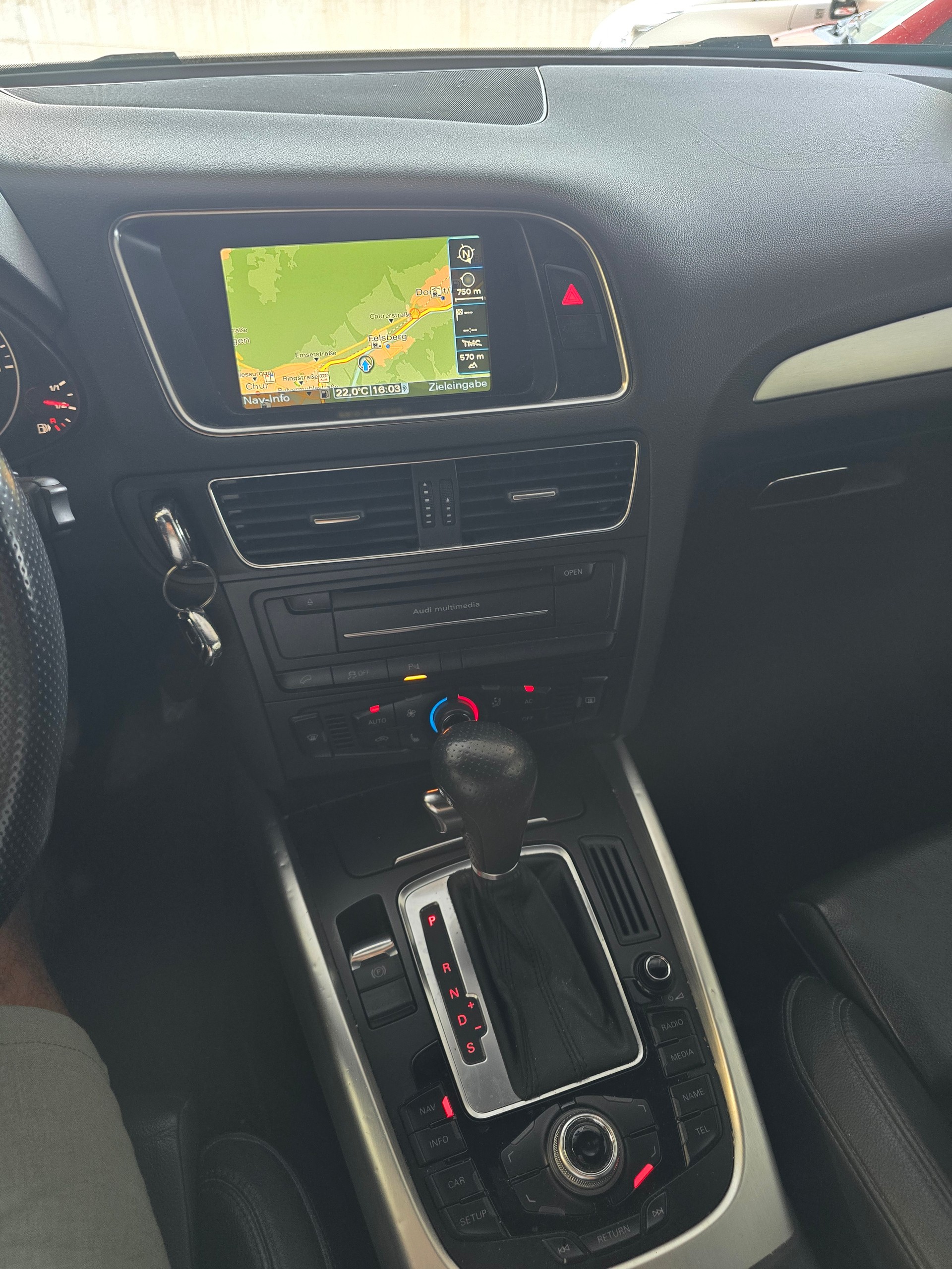 AUDI Q5 3.0 TDI quattro S-tronic-image-13