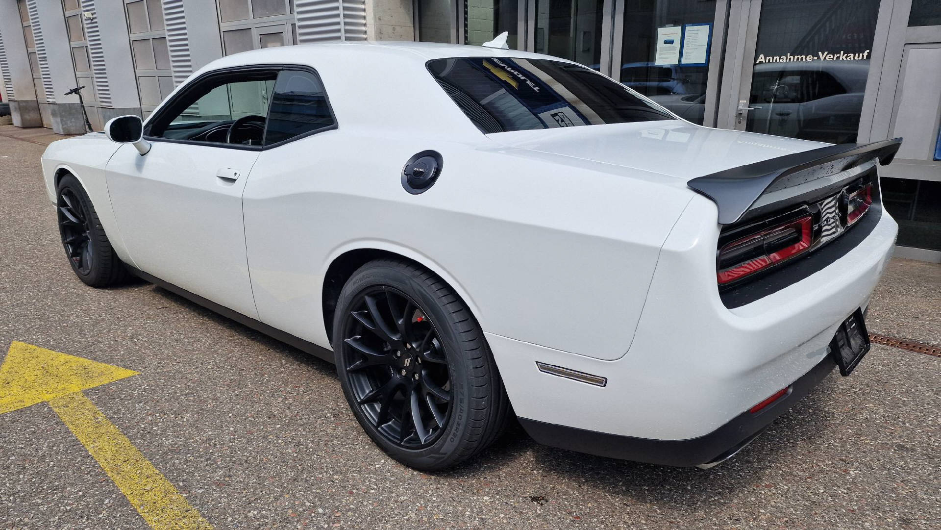 DODGE Challenger 6.4 V8 HEMI SRT Scat Pack-image-2