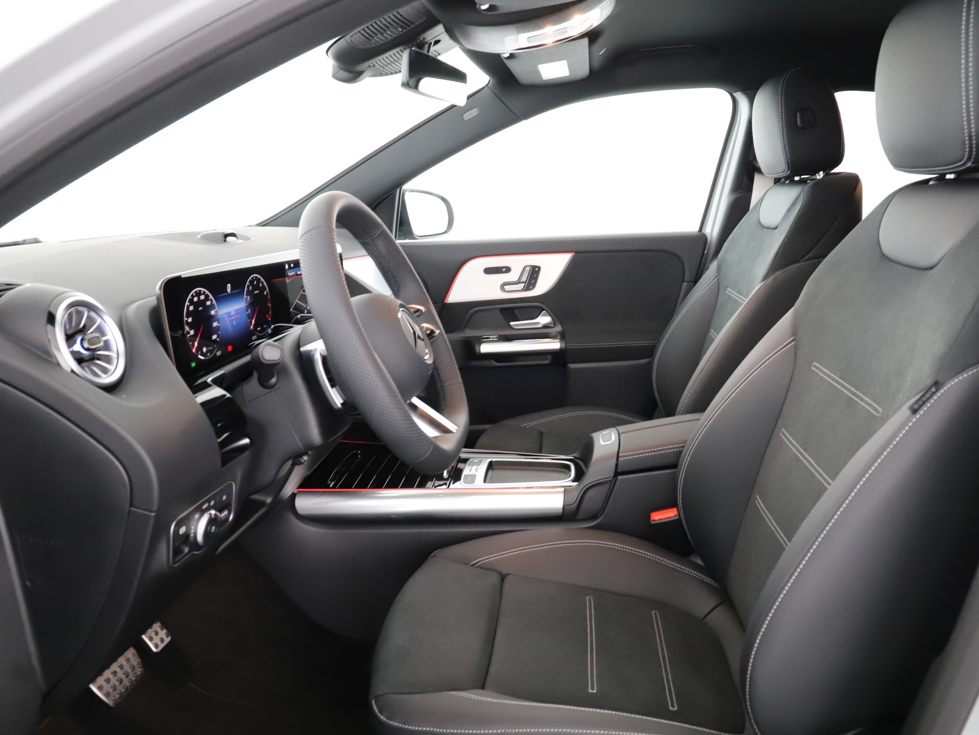 MERCEDES-BENZ GLA 200 Night Star 7G-D-image-9