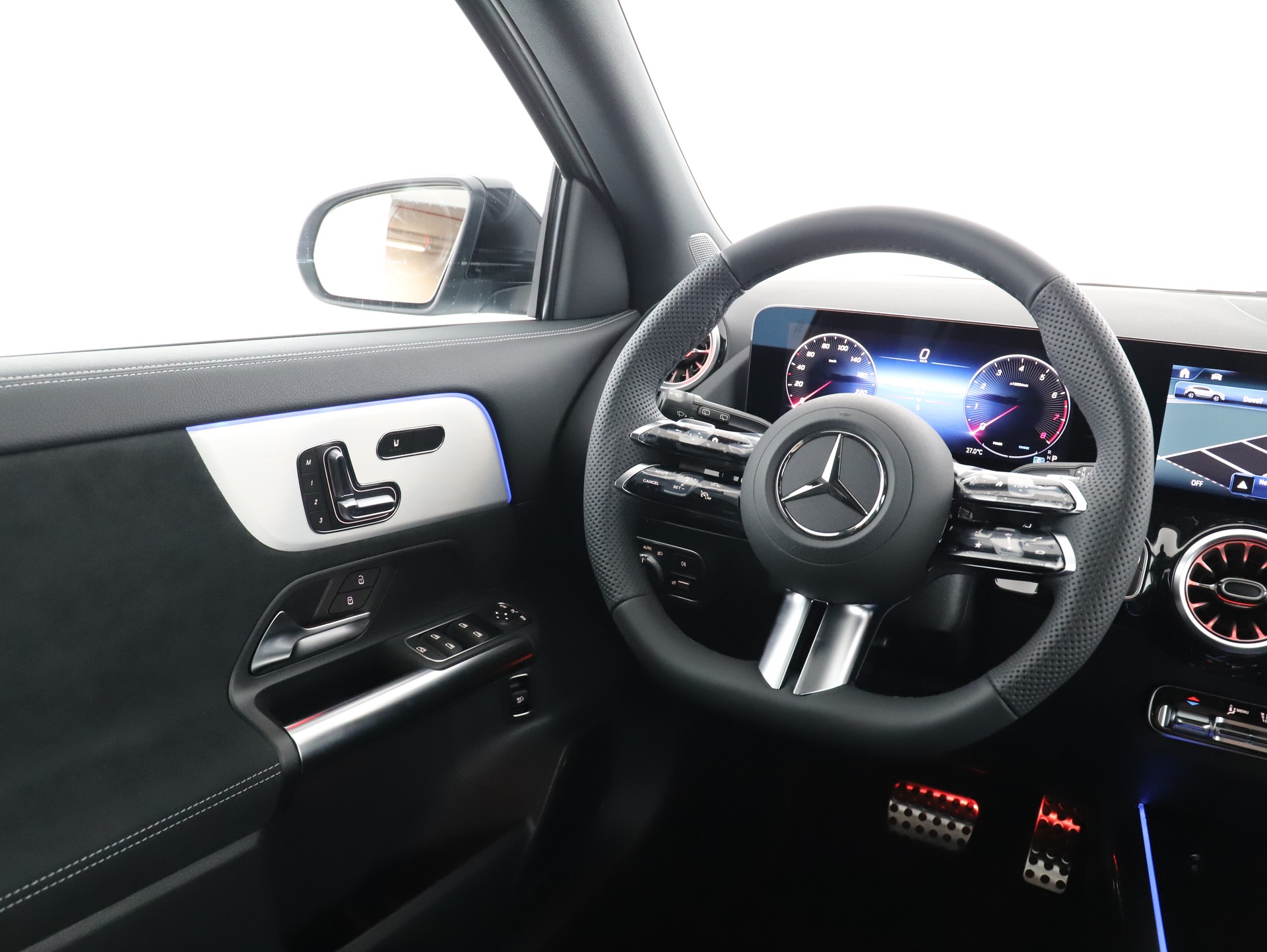 MERCEDES-BENZ GLA 200 Night Star 7G-D-image-13