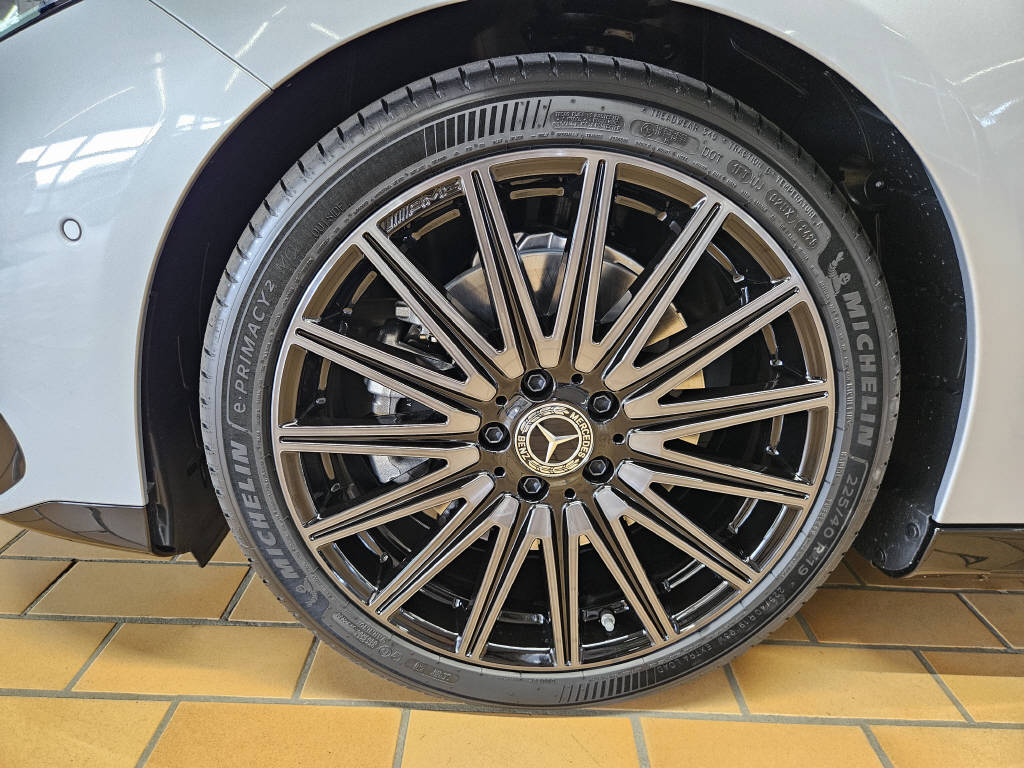 MERCEDES-BENZ CLA 220 4Matic AMG Line-image-13