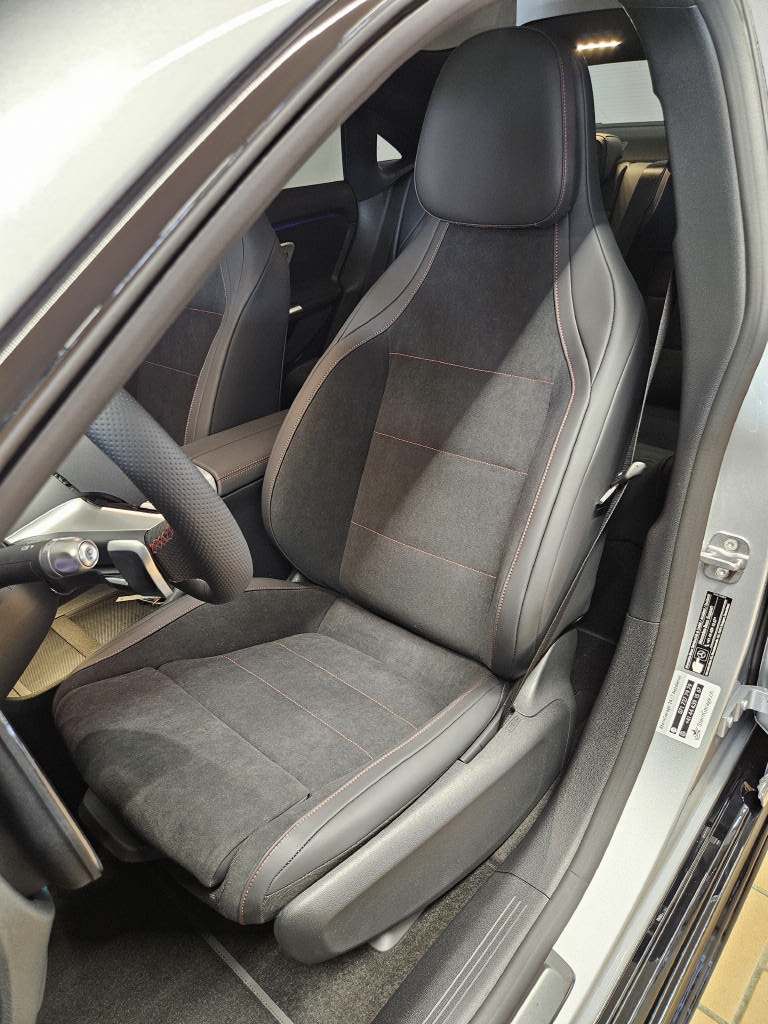 MERCEDES-BENZ CLA 220 4Matic AMG Line-image-15