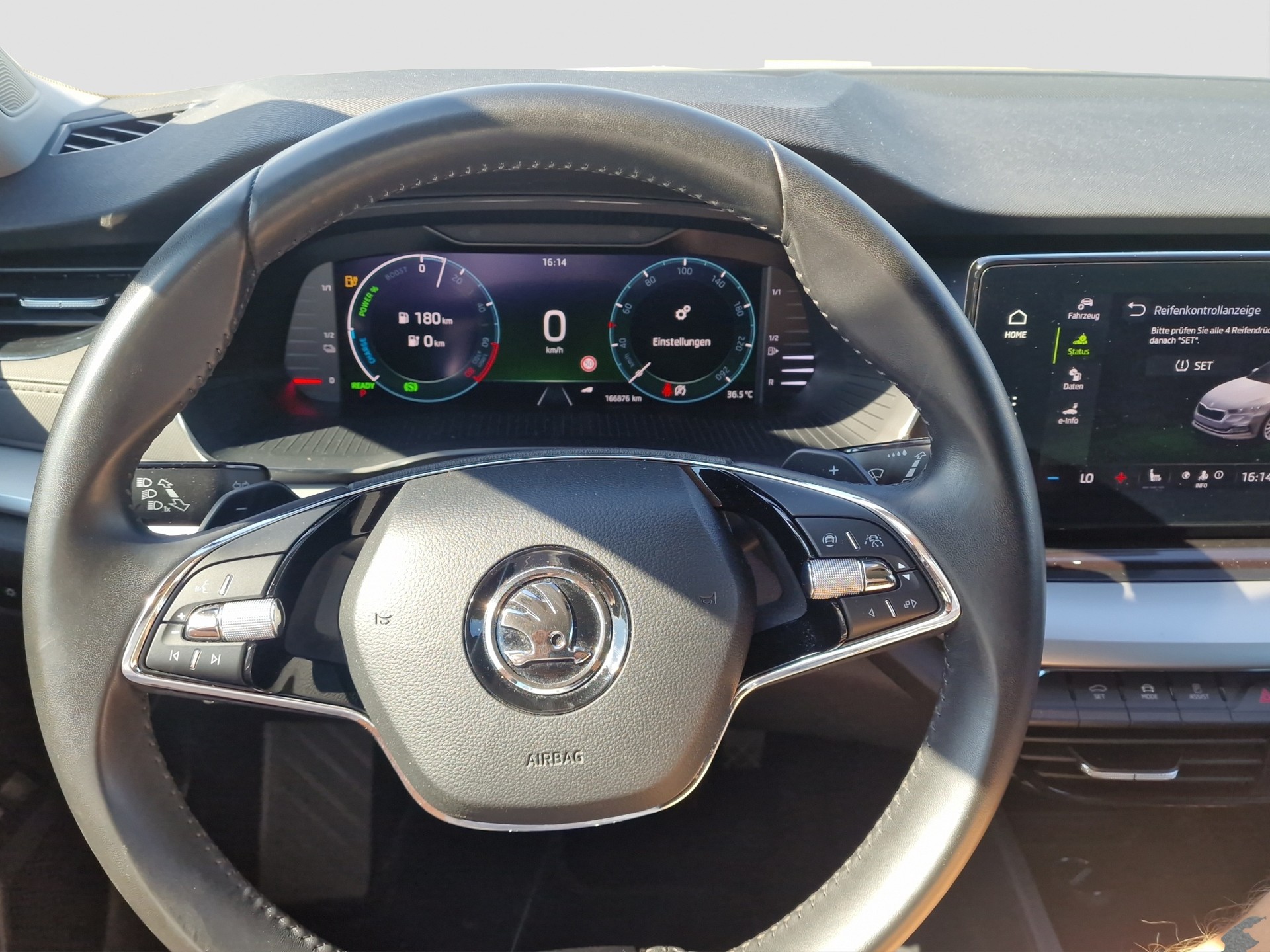 SKODA Octavia Combi 1.4 TSI Plug-In-Hybrid DSG Ambition ** Frisch ab MFK & Service ** CH Auto ** 1. Hand ** Batterie Zertifikat **-image-11