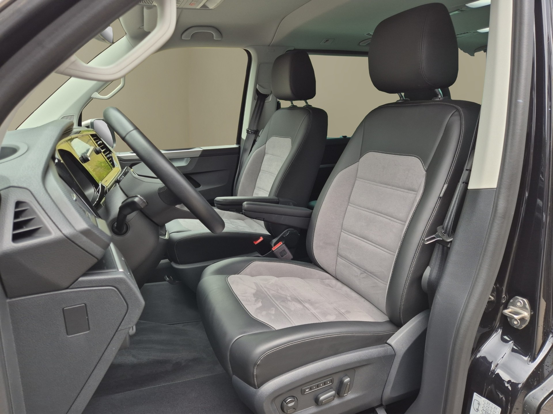 VW T6.1 Multivan 2.0 Bi-TDI Comfortline 4Motion DSG-image-8