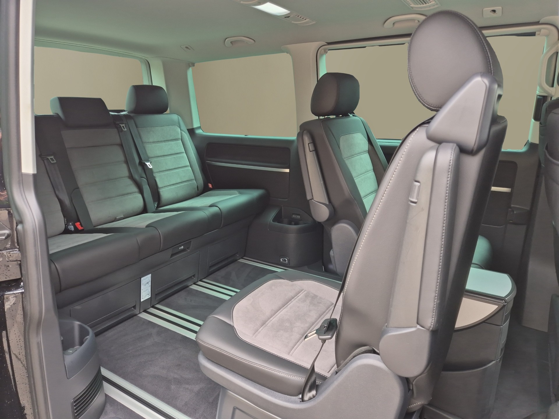 VW T6.1 Multivan 2.0 Bi-TDI Comfortline 4Motion DSG-image-15
