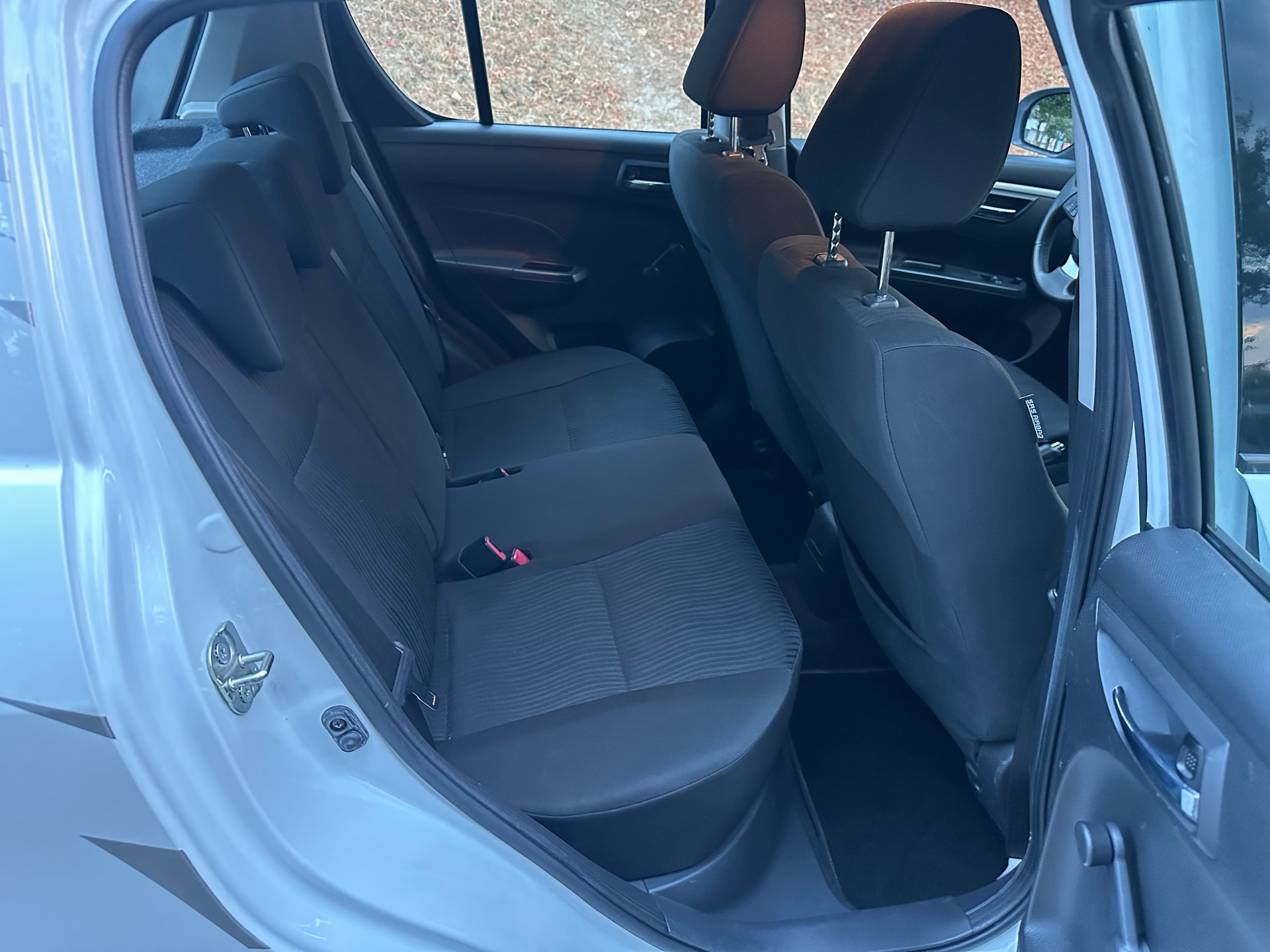 SUZUKI Swift 1.2i 16V GL Automatic-image-3