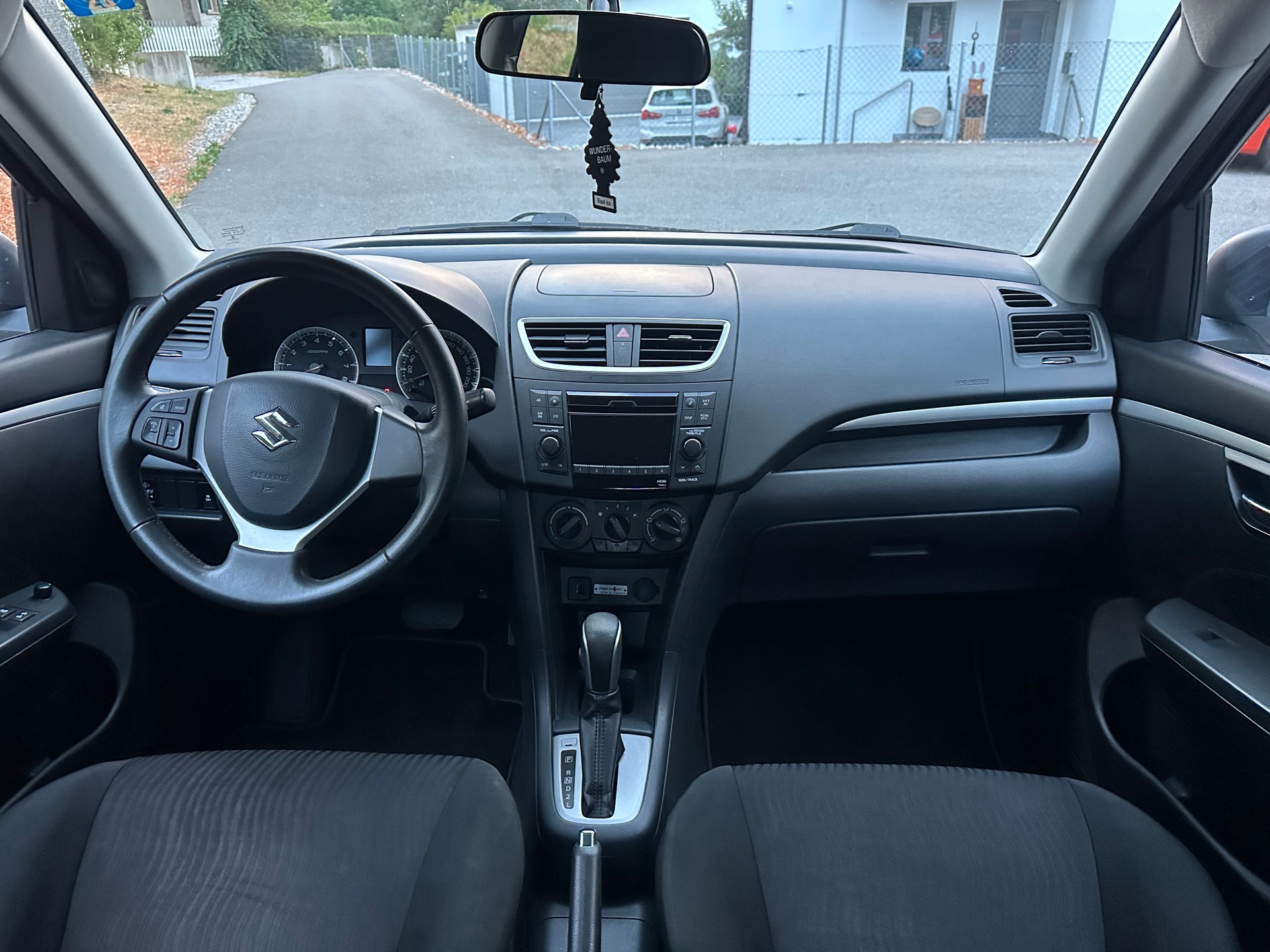 SUZUKI Swift 1.2i 16V GL Automatic-image-1