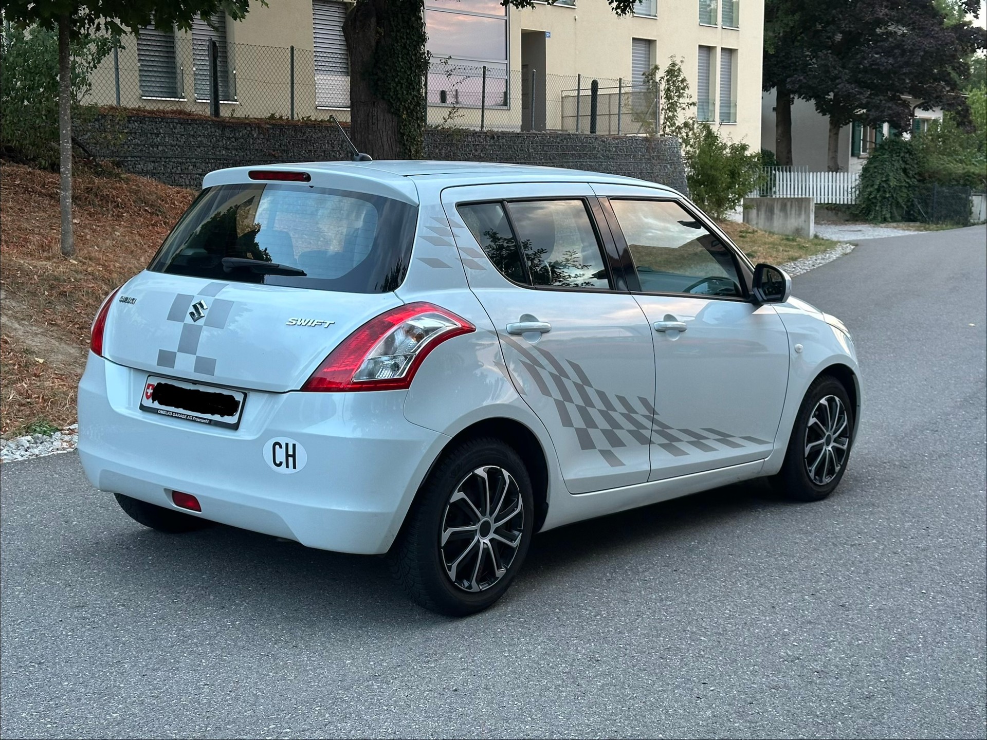 SUZUKI Swift 1.2i 16V GL Automatic-image-6