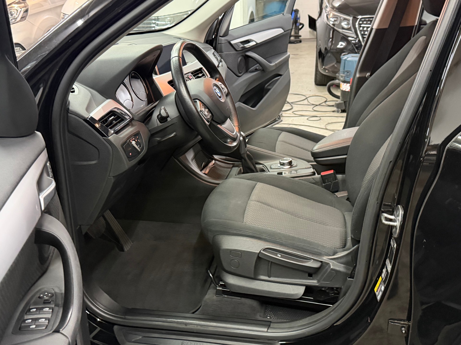 BMW X1 xDrive 25e Steptronic-image-11