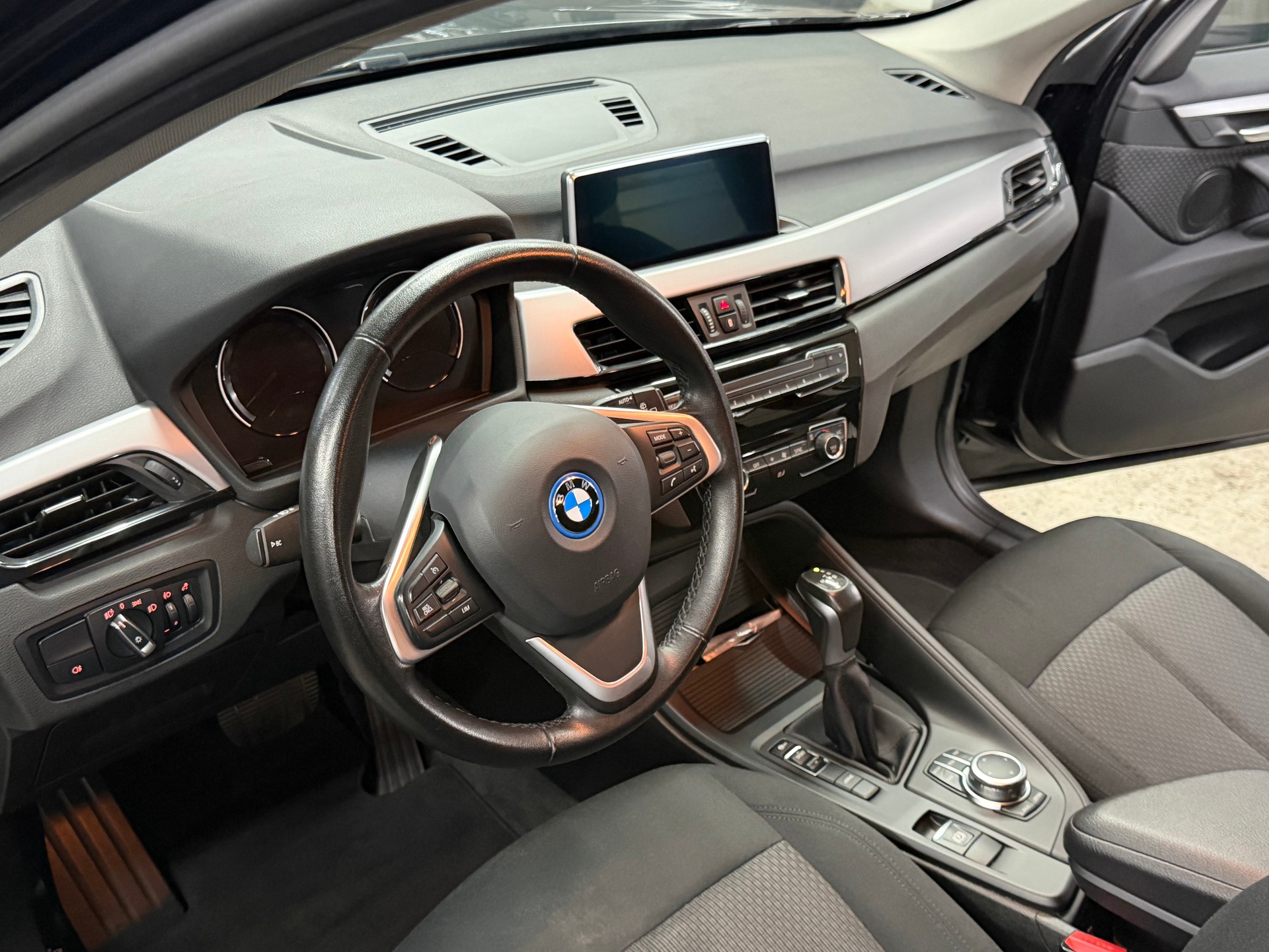 BMW X1 xDrive 25e Steptronic-image-10