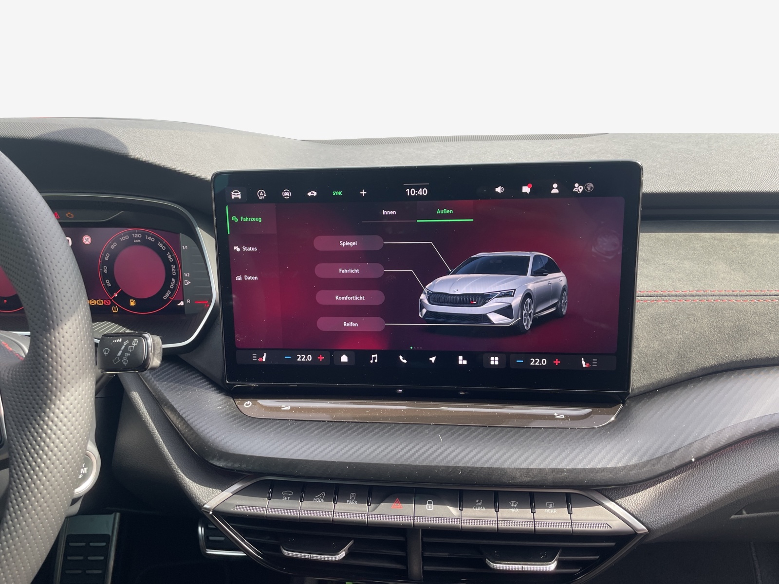 SKODA Octavia Combi 2.0 TSI DSG RS 30 Years Edition-image-10