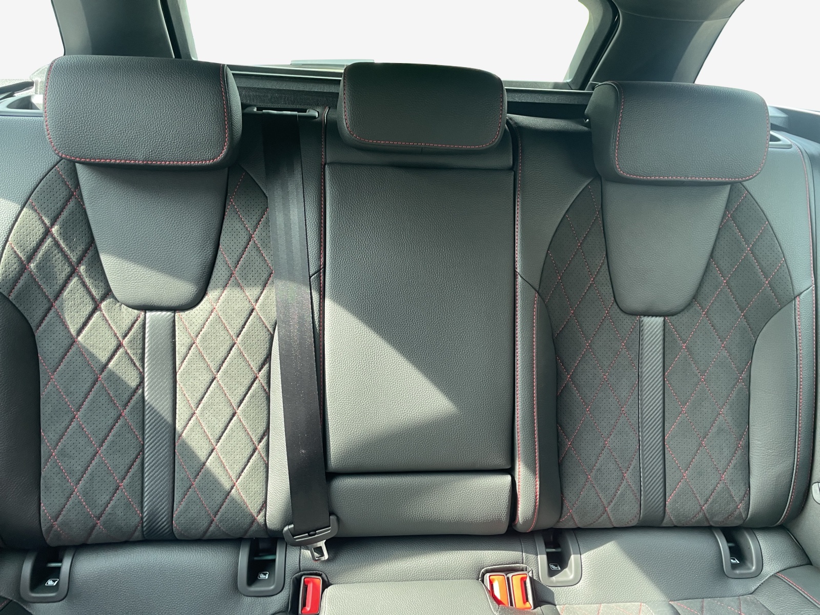 SKODA Octavia Combi 2.0 TSI DSG RS 30 Years Edition-image-11