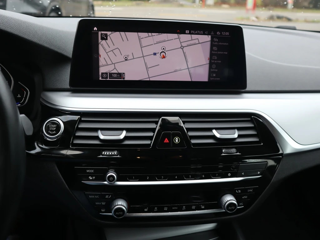 BMW 520d xDrive 48V Touring Steptronic ** Leder-Ausstattung ** LED Scheinwerfer **Mild- Hybrid Diesel **-image-8