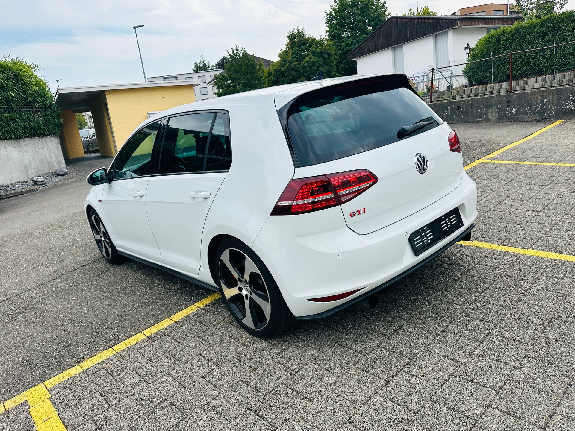 VW Golf 2.0 TSI GTI Performance DSG-image-6