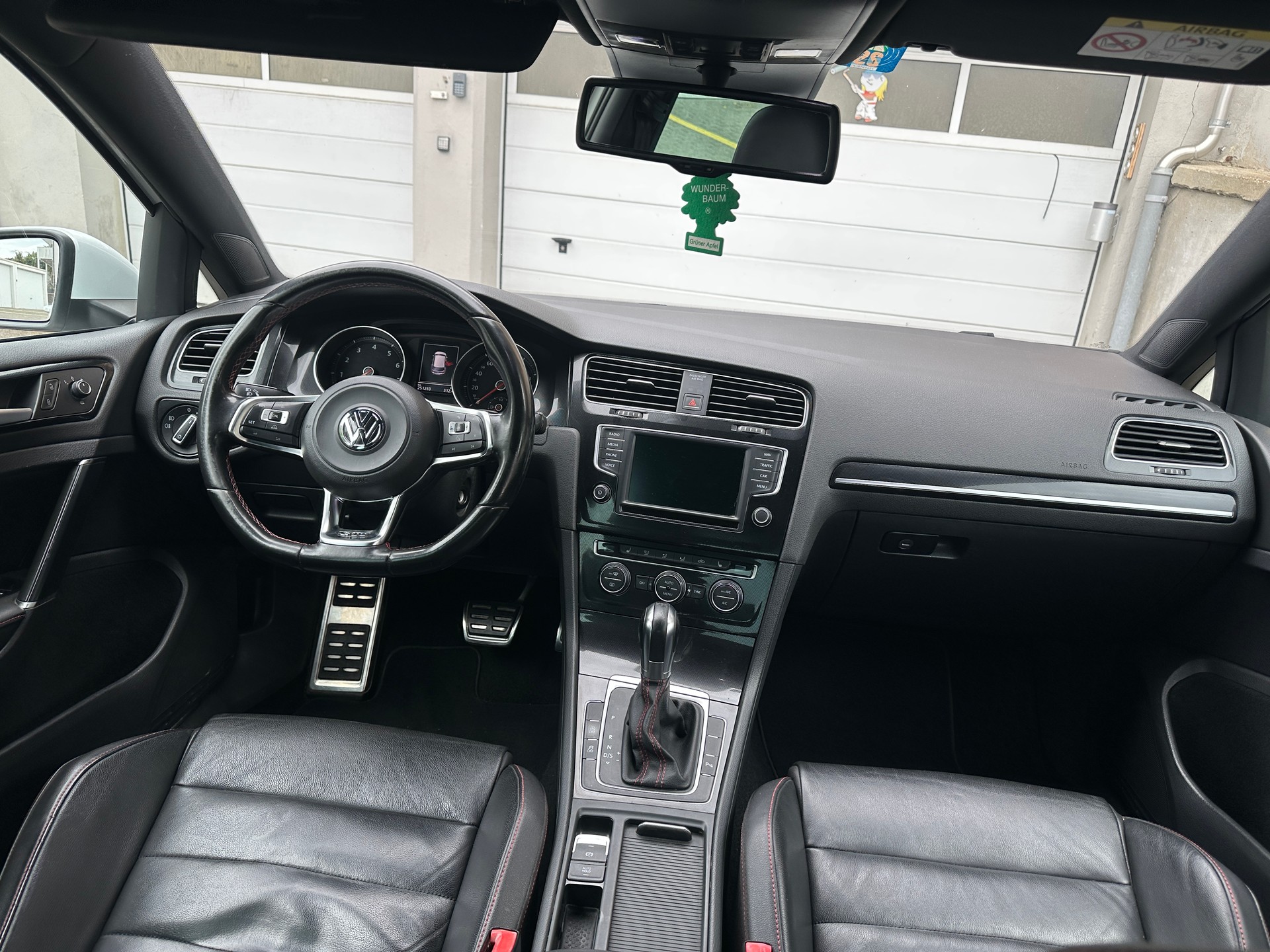 VW Golf 2.0 TSI GTI Performance DSG-image-9