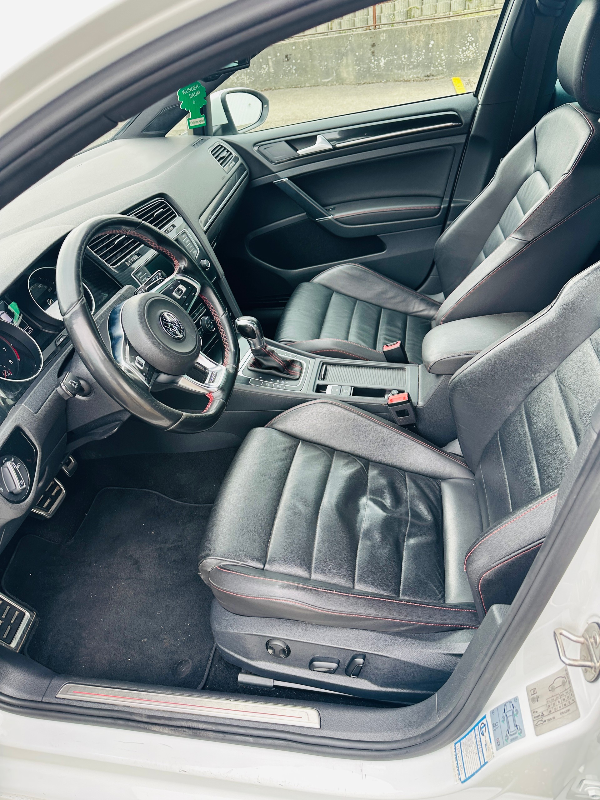 VW Golf 2.0 TSI GTI Performance DSG-image-11