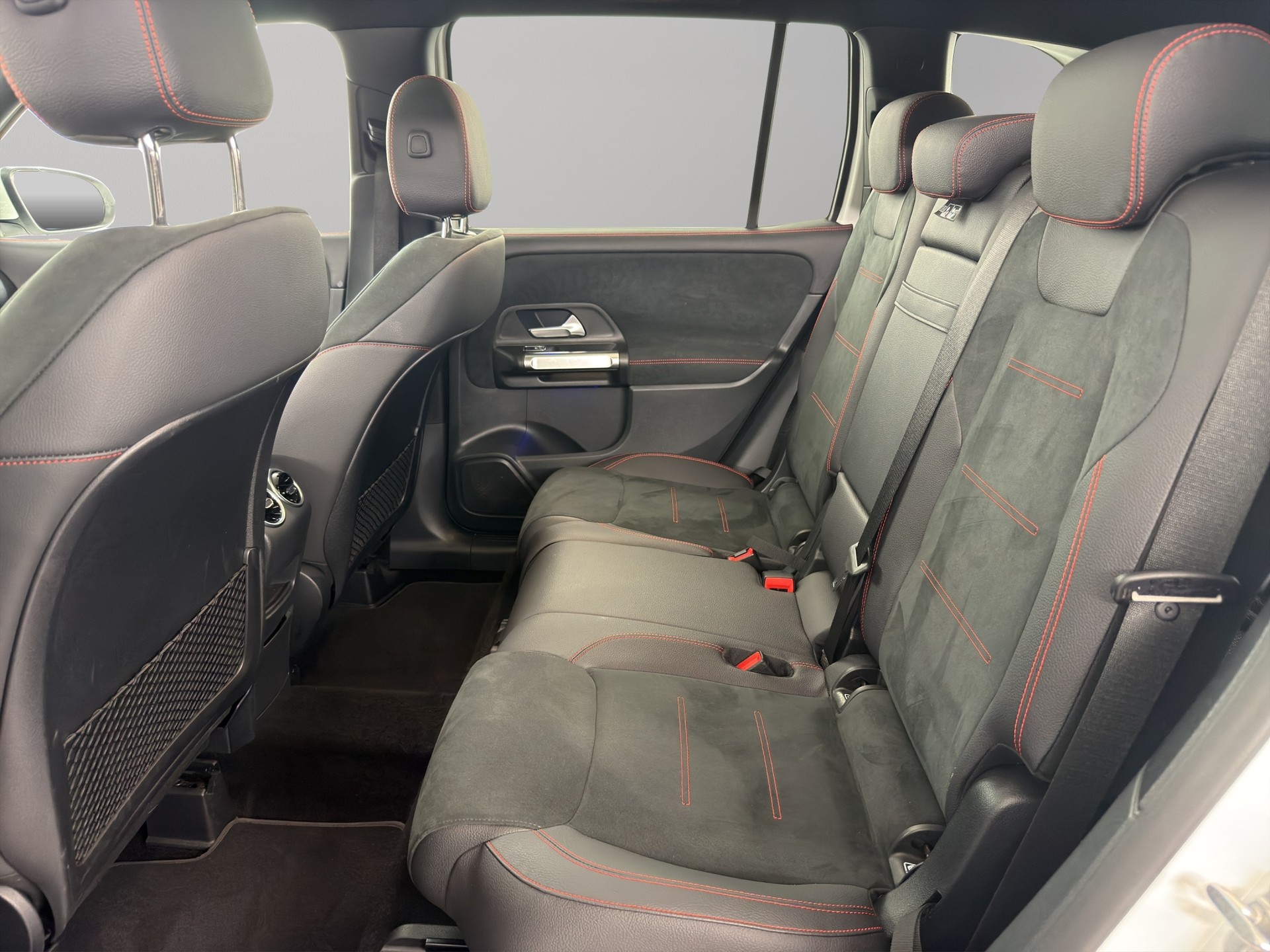 MERCEDES-BENZ GLB 200 AMG Line 4matic-image-9