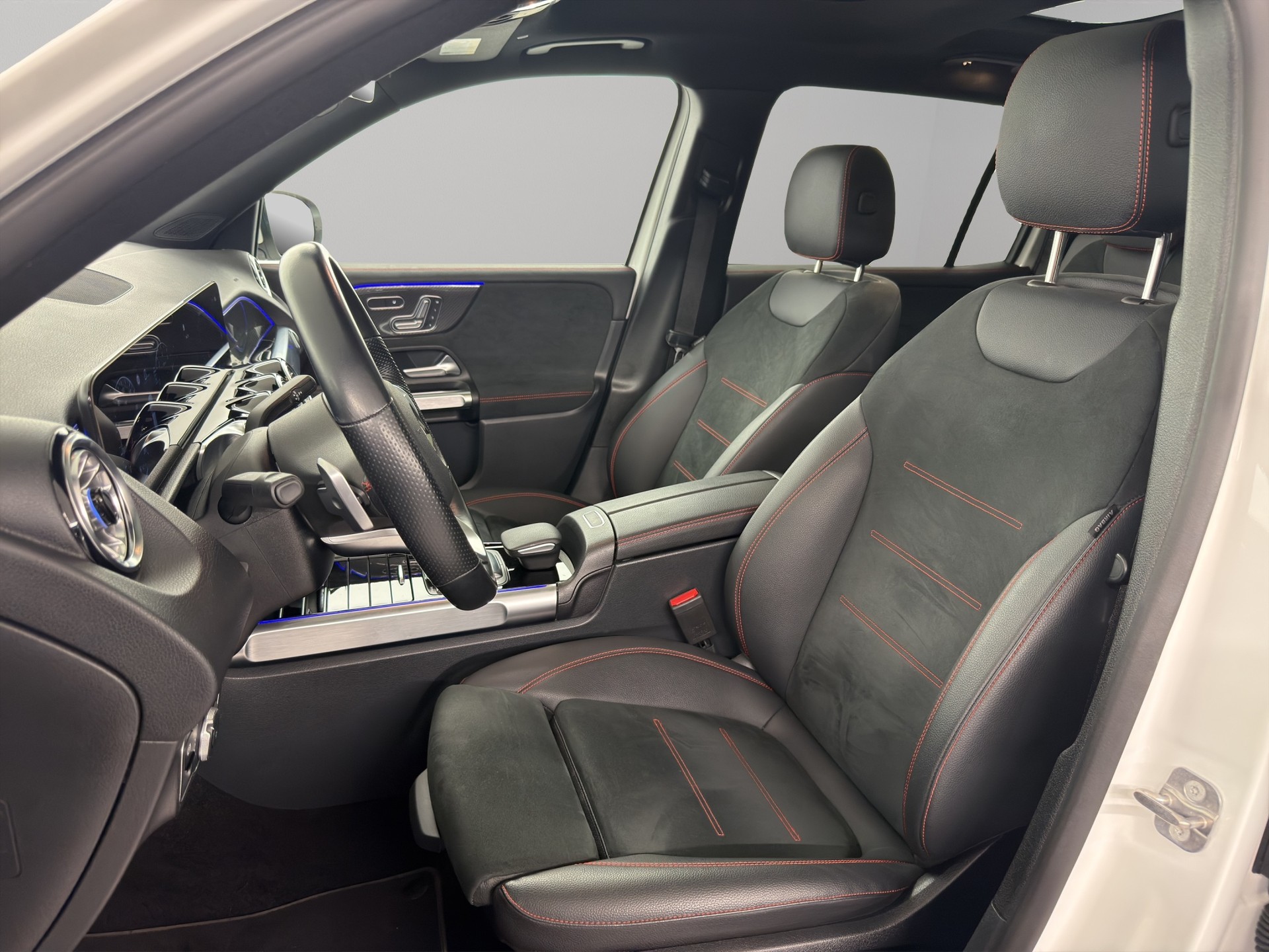 MERCEDES-BENZ GLB 200 AMG Line 4matic-image-8