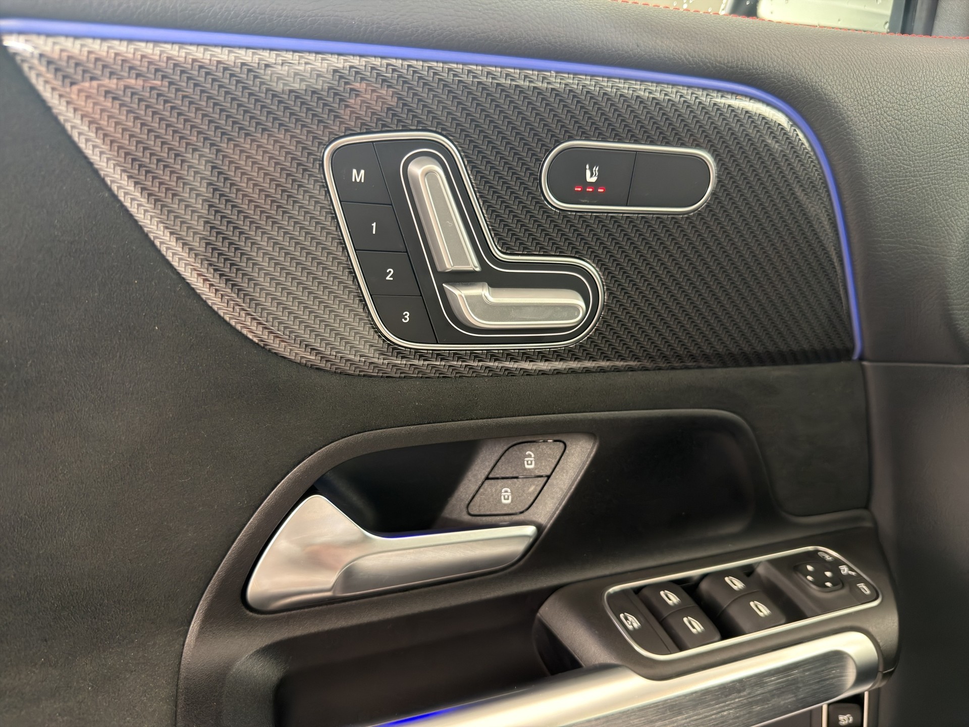 MERCEDES-BENZ GLB 200 AMG Line 4matic-image-13