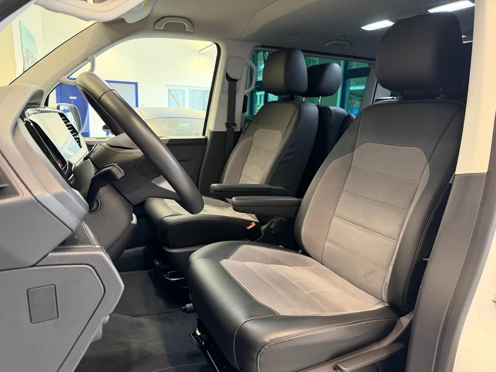 VW T6.1 Multivan 2.0 Bi-TDI Generation Six 4Motion DSG-image-12
