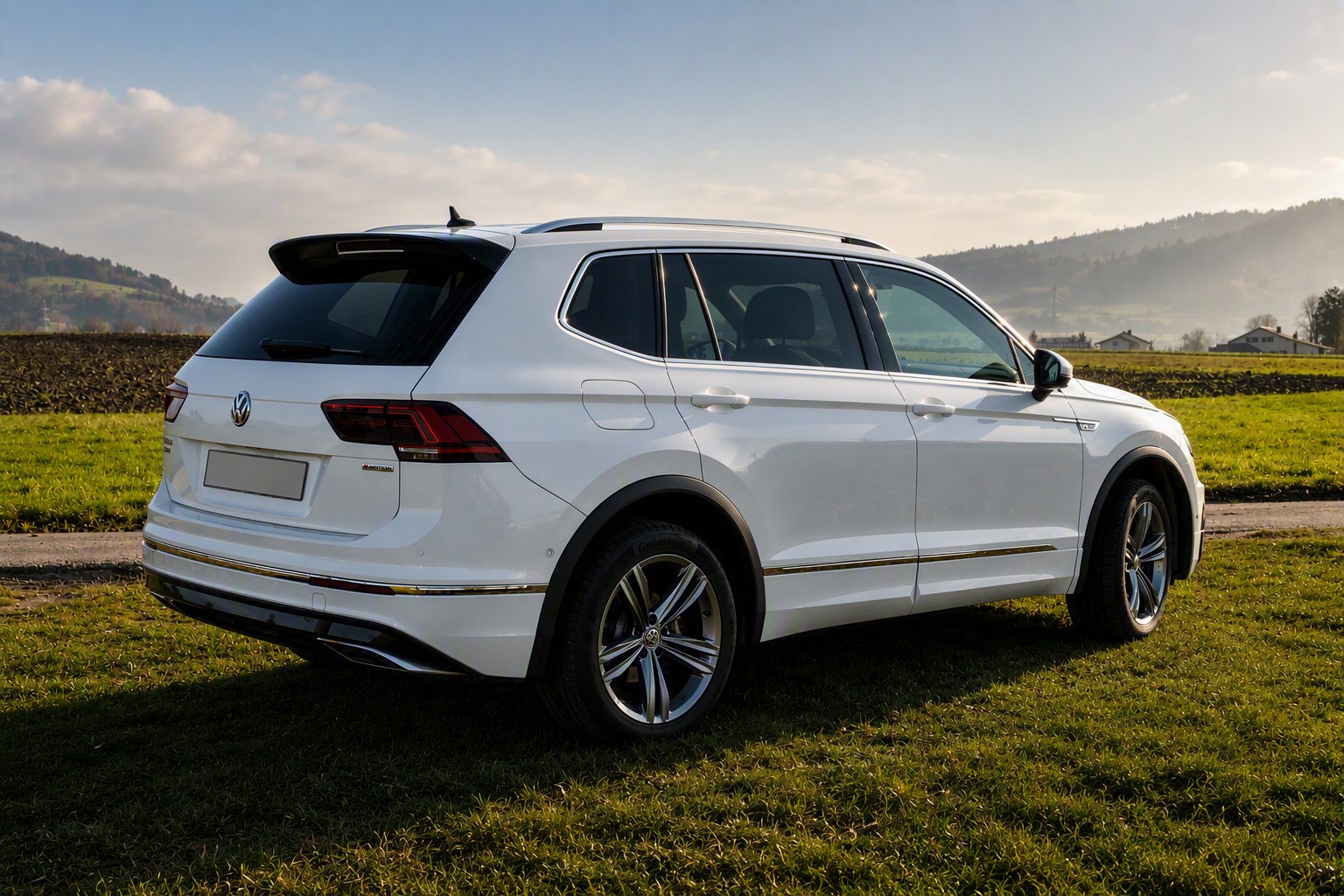 VW Tiguan Allspace 2.0 TDI SCR Highline DSG 4Motion-image-1