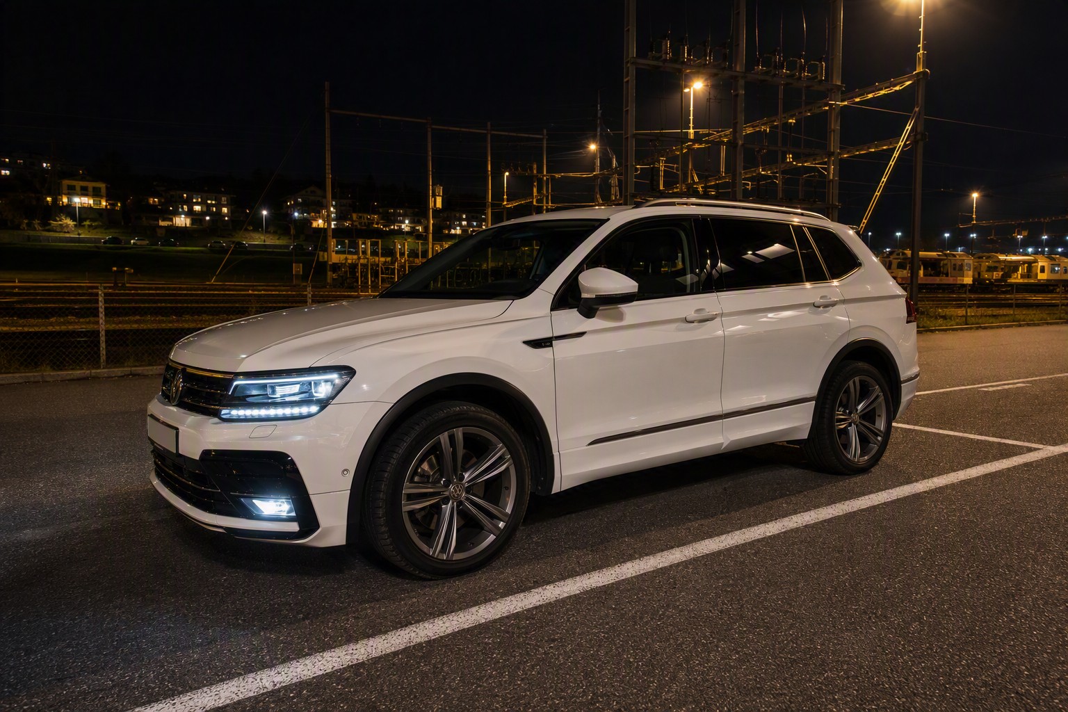 VW Tiguan Allspace 2.0 TDI SCR Highline DSG 4Motion-image-6